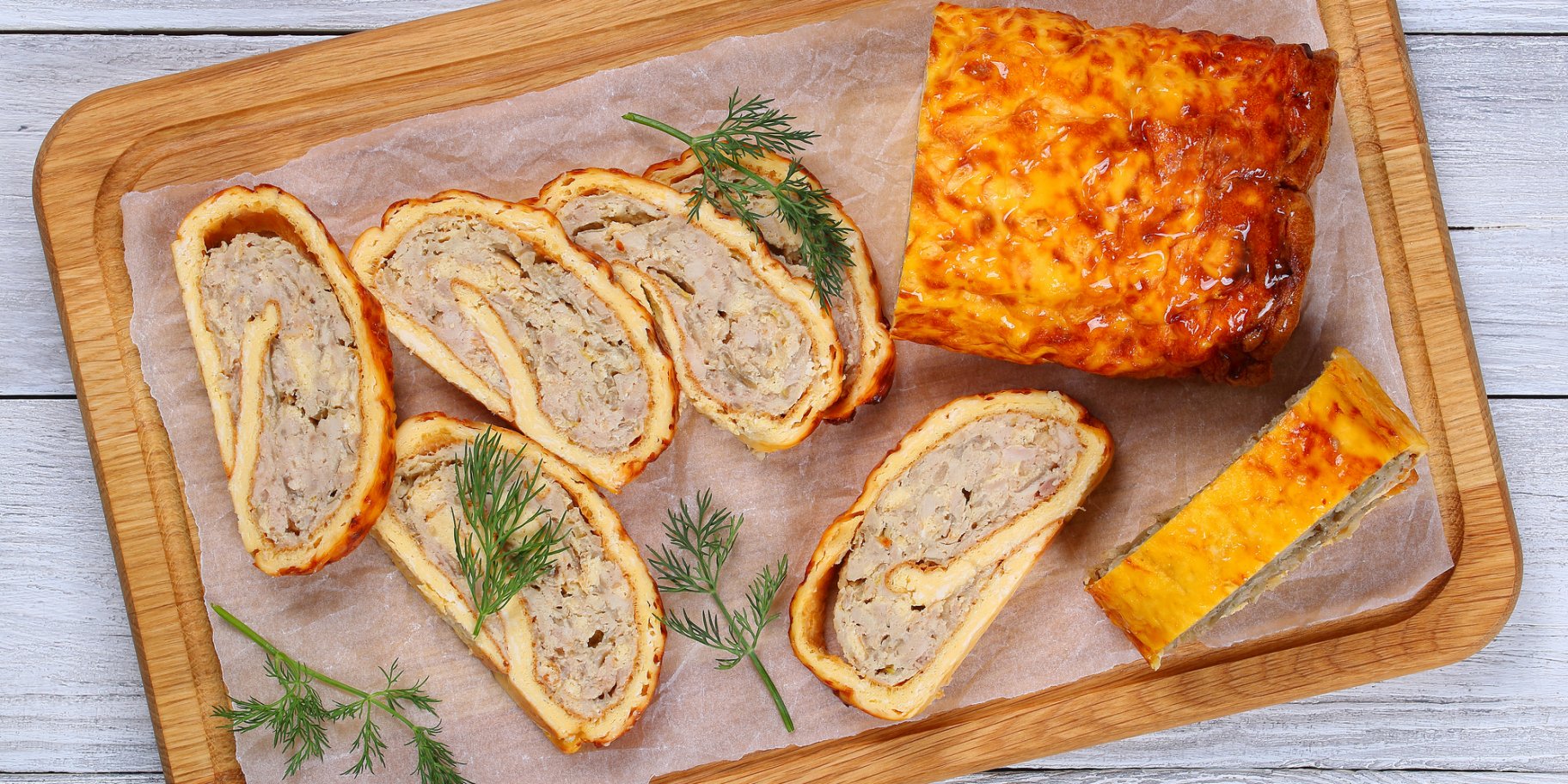 Рубленый рулет из индейки в тесте