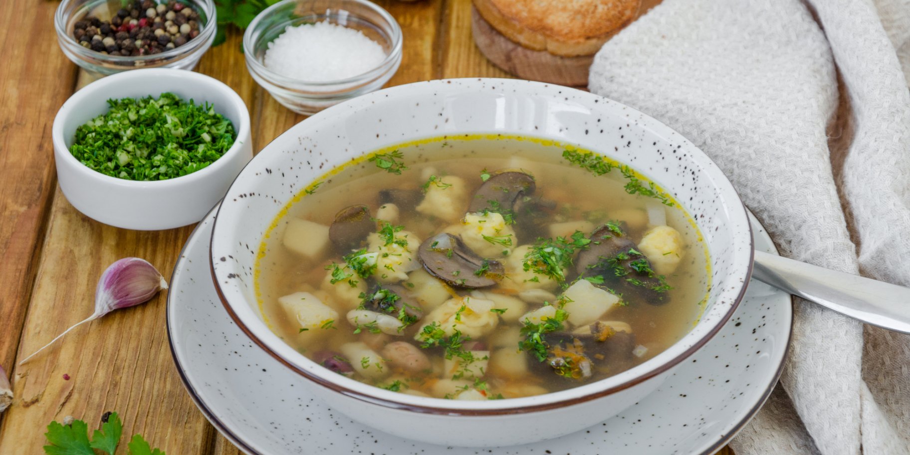 Суп з кльоцками і грибами