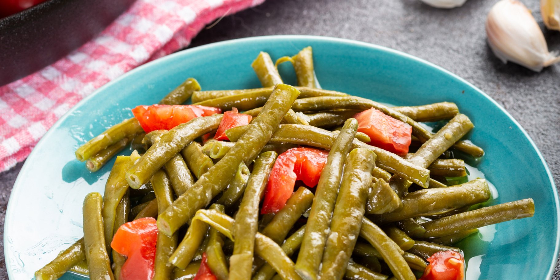 Стручкова квасоля з помідорами