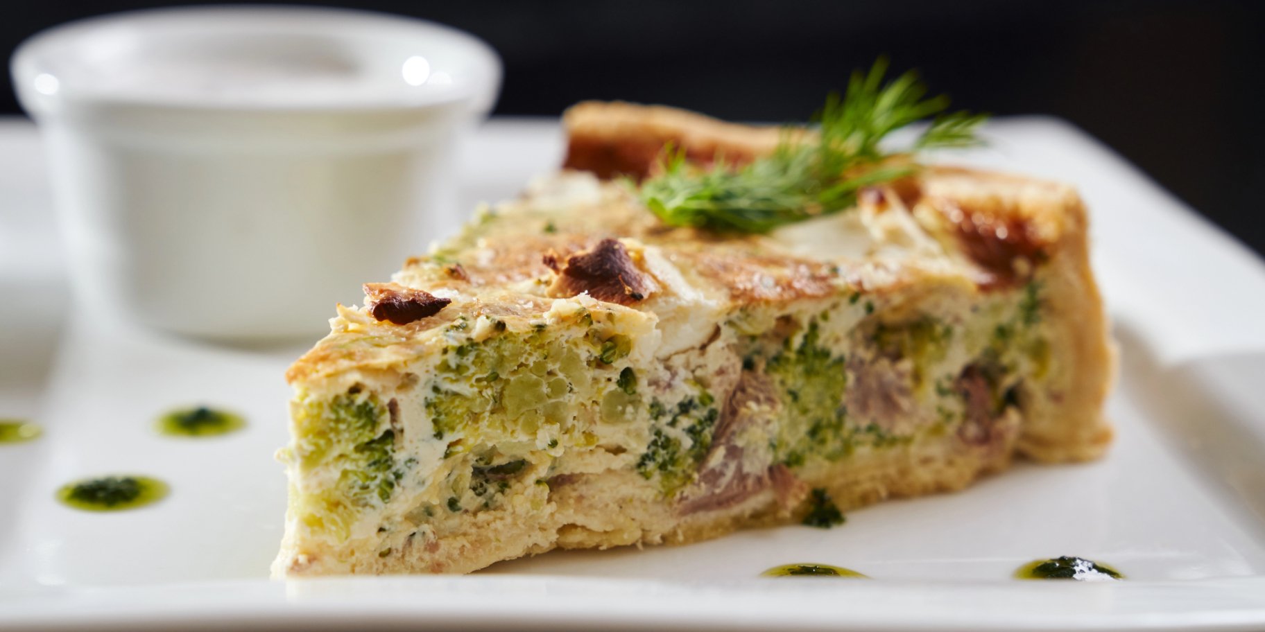 Відкритий пиріг з куркою і броколі