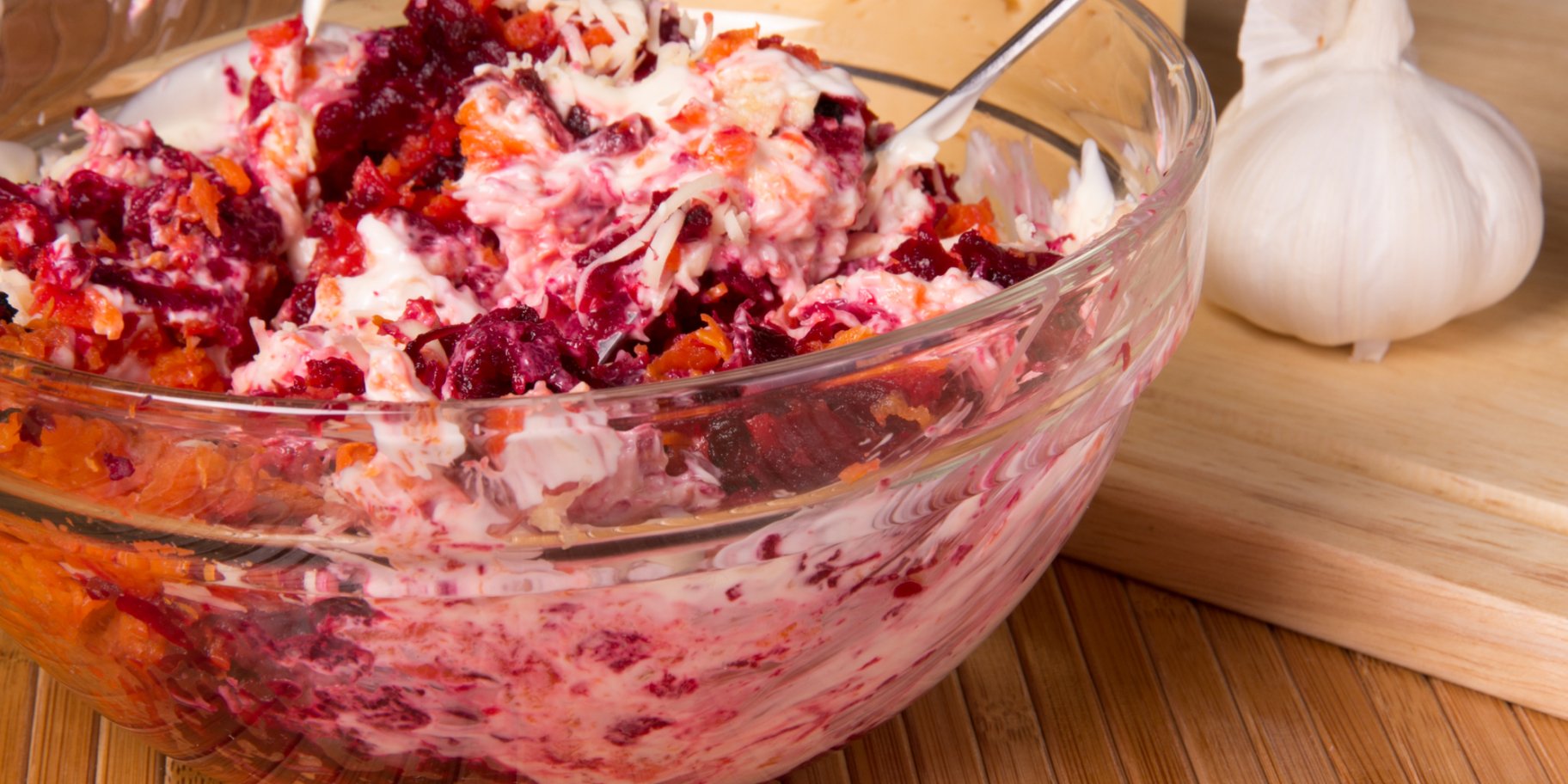 Салат з буряка, моркви та майонезу