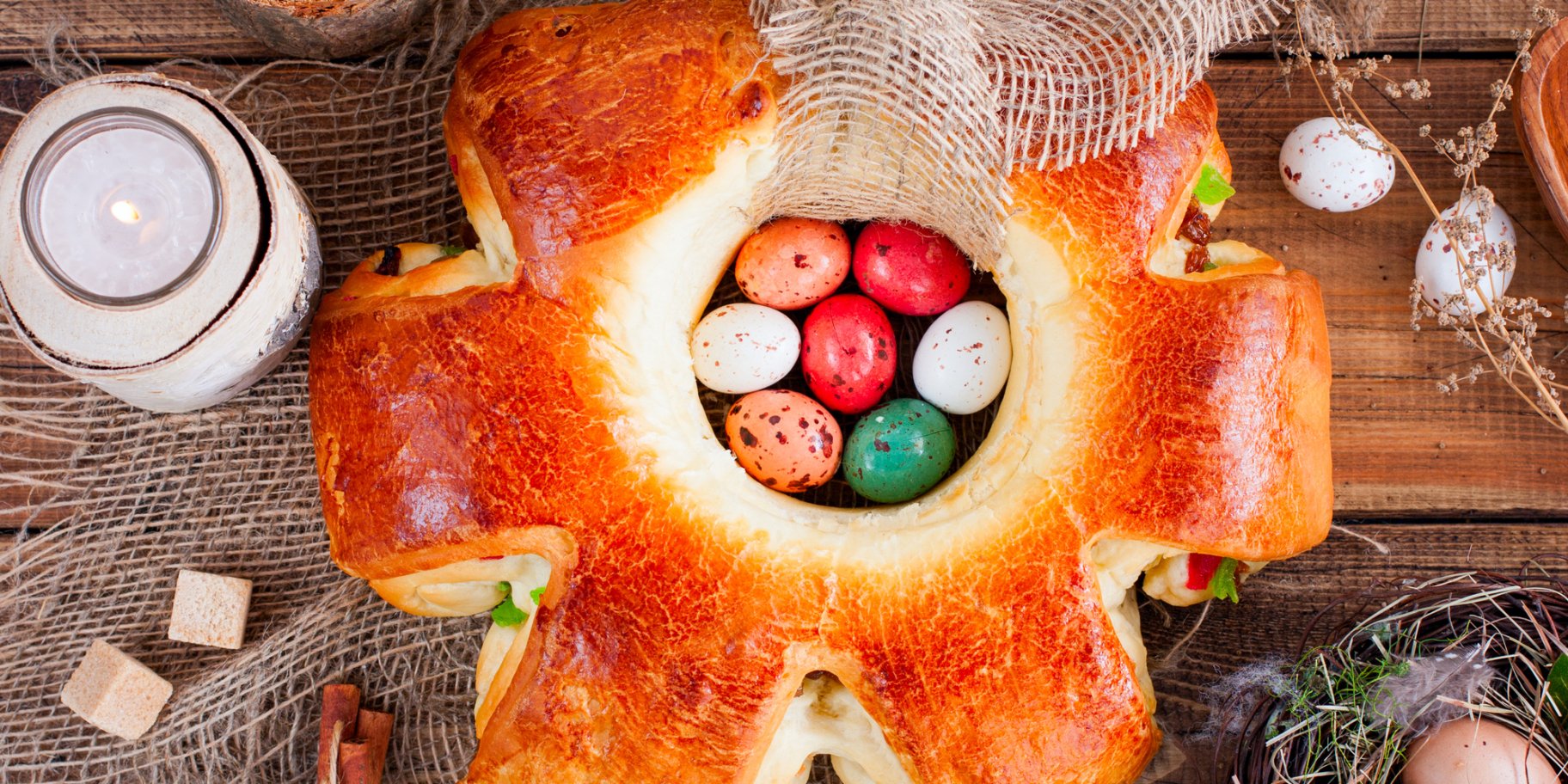 Пасхальный венок на столе