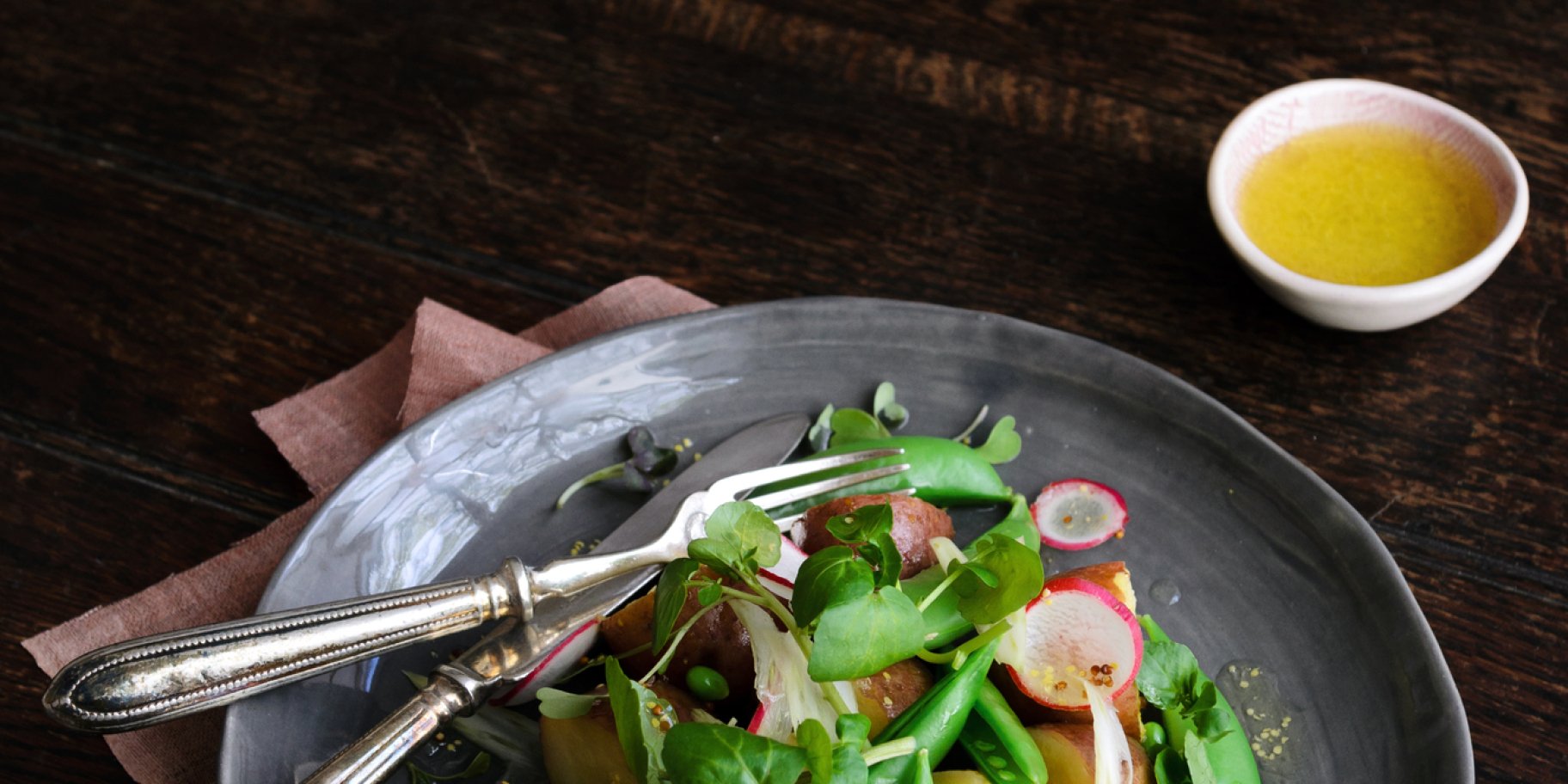 Салат з молодої картоплі та редиски