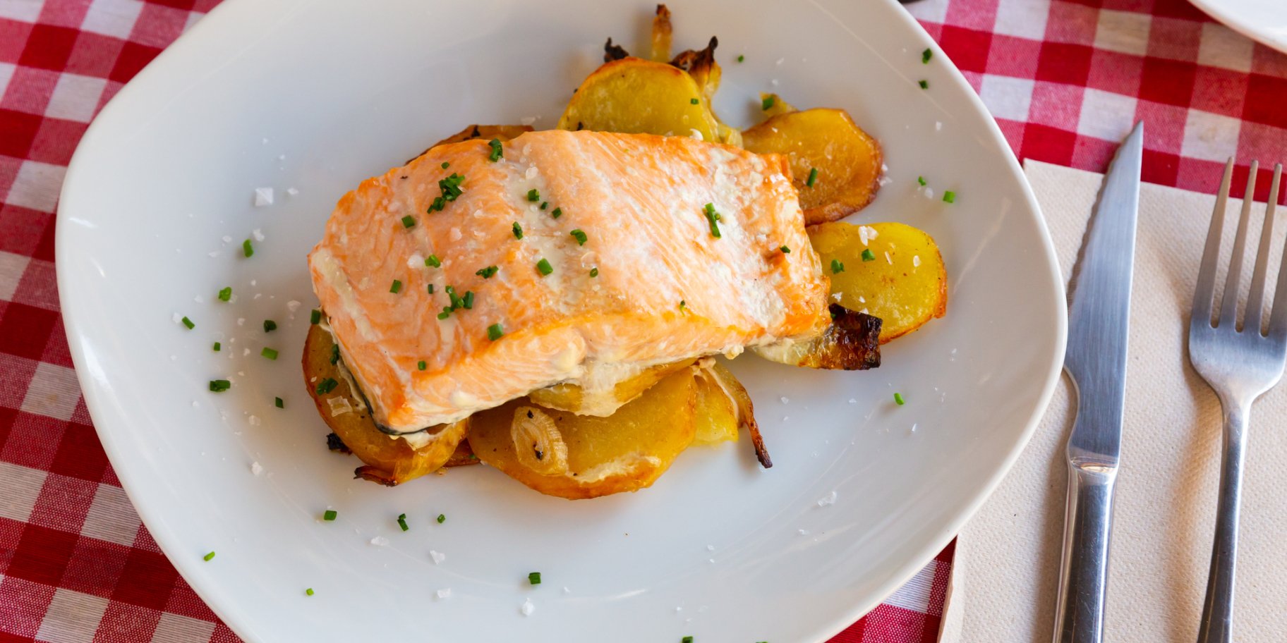Запеченная семга с картофелем