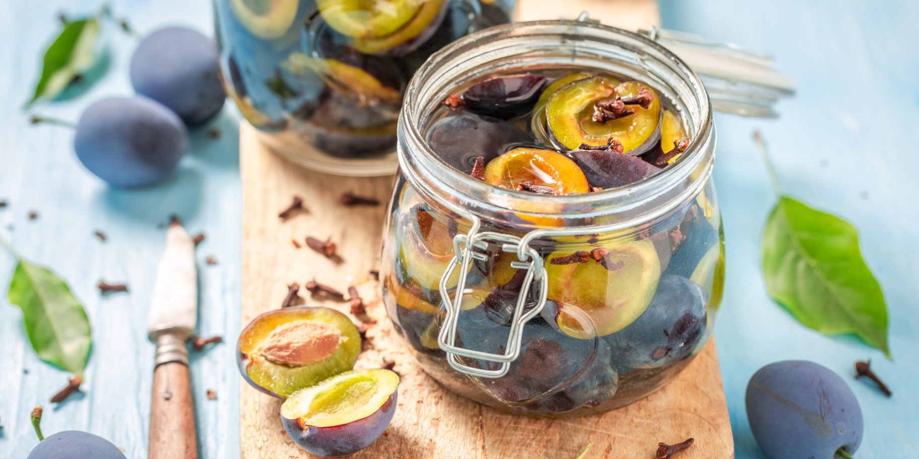 В'ялені сливи з часником на зиму