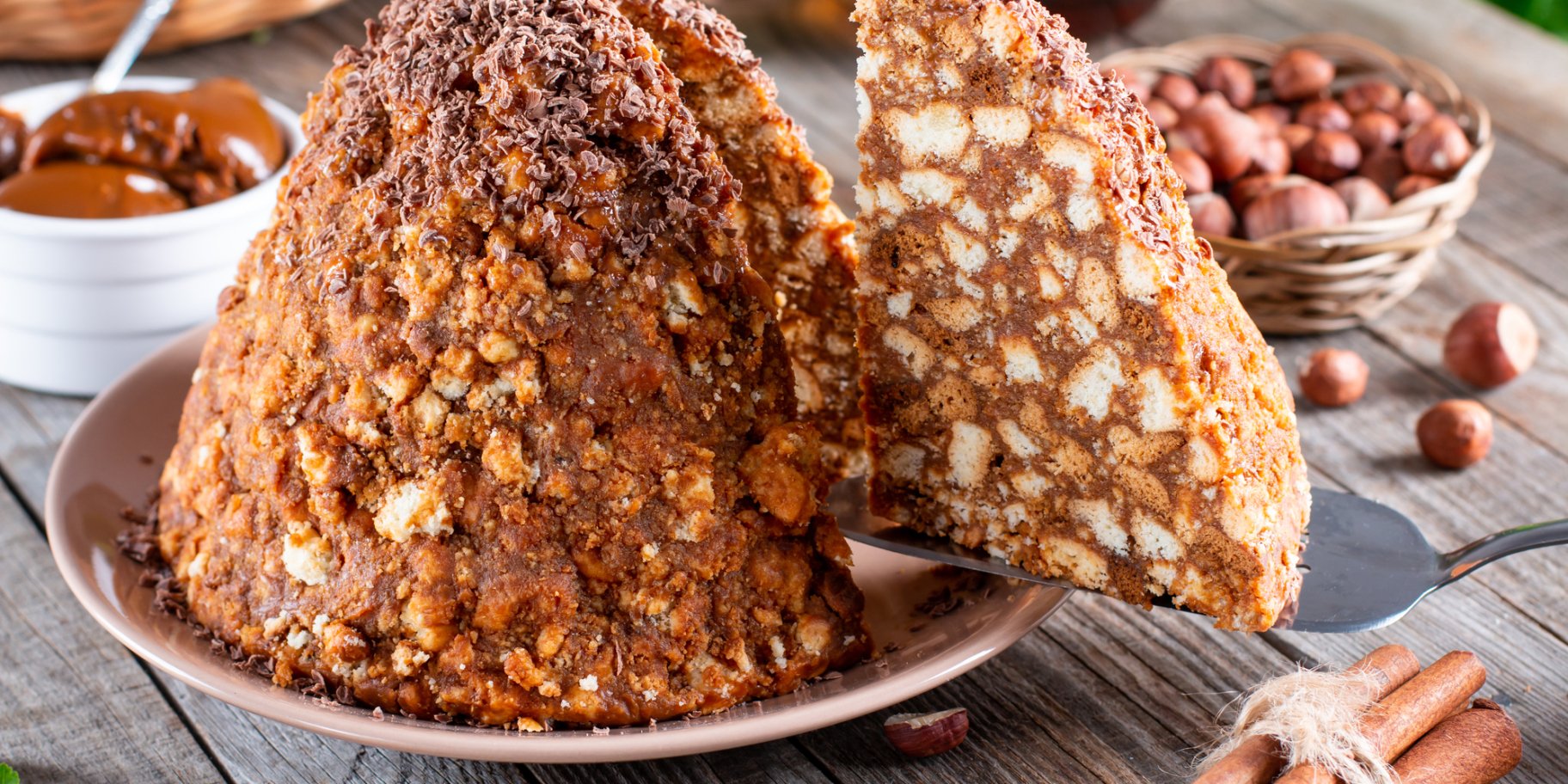 Торт “Мурашник” зі згущівкою