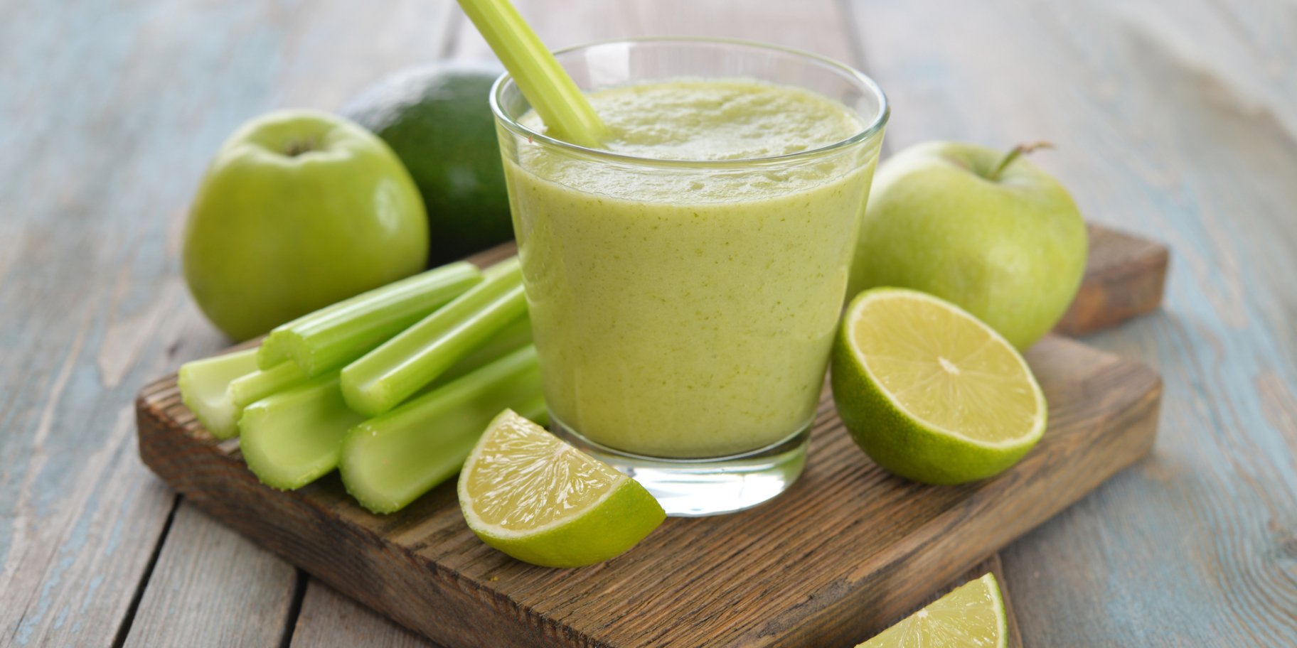 Яблучний фреш із селерою і лимоном - рецепт