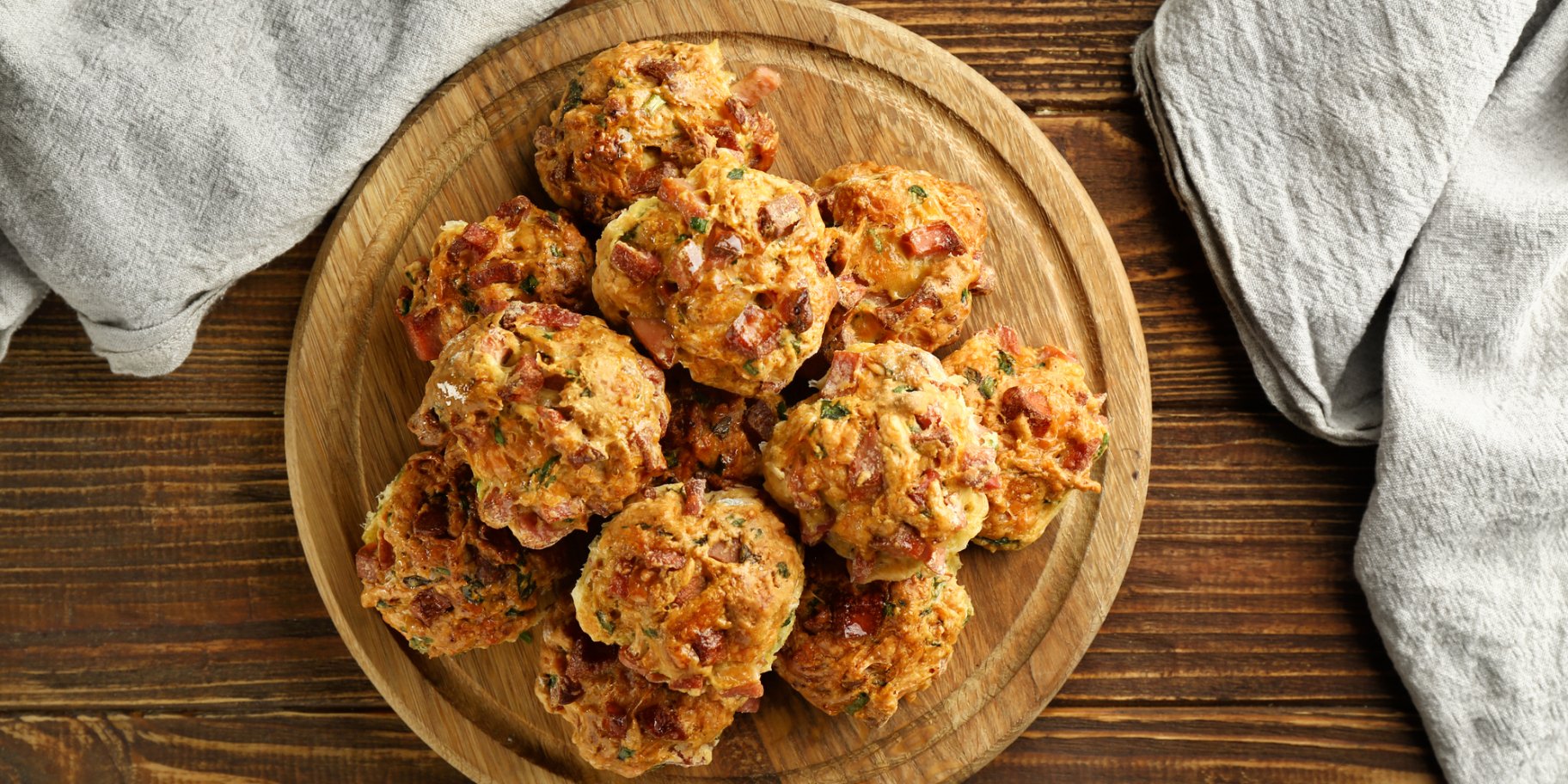 Колбасные шарики с сыром