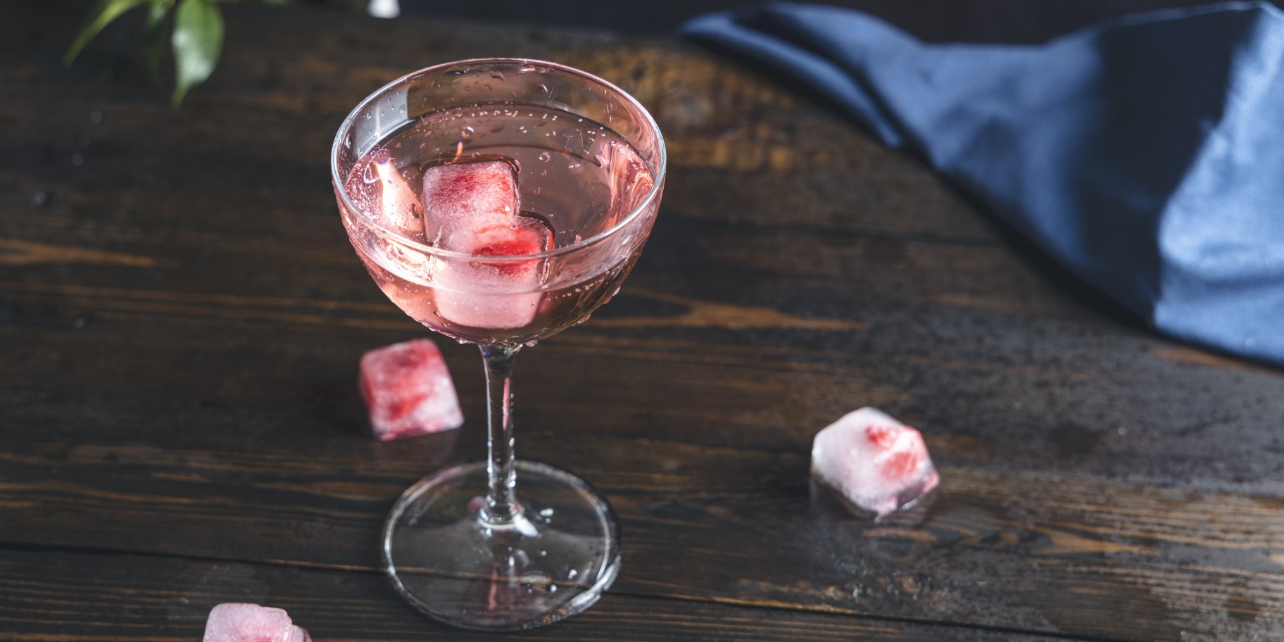 Рожеве вино з полуницею