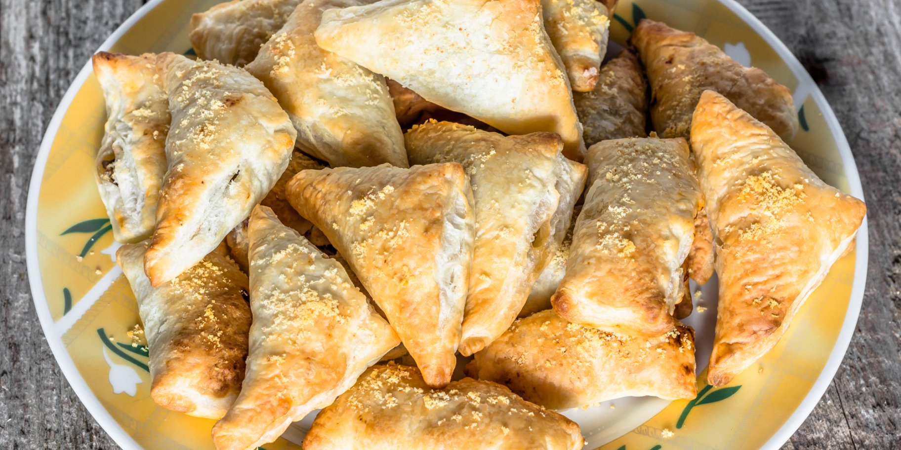 Трикутники з картоплею і грибами рецепт