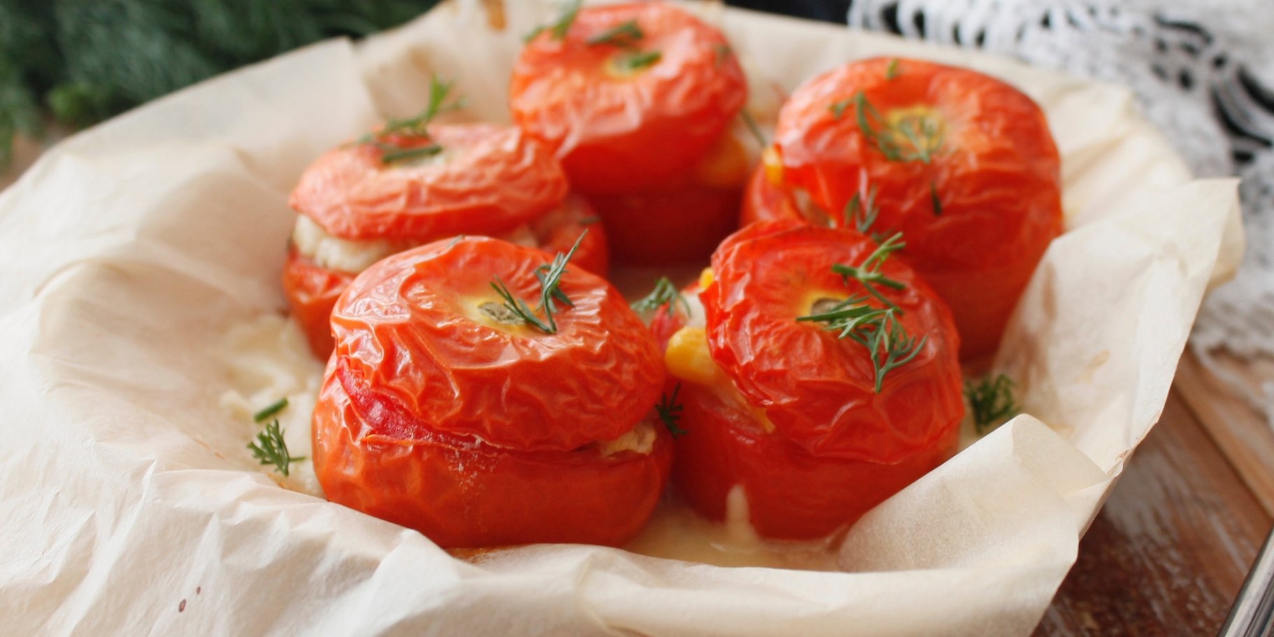 Помидоры, фаршированные кисломолочным сыром