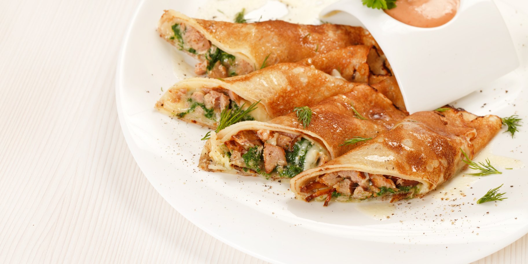 Млинці з шинкою, шпинатом і сиром