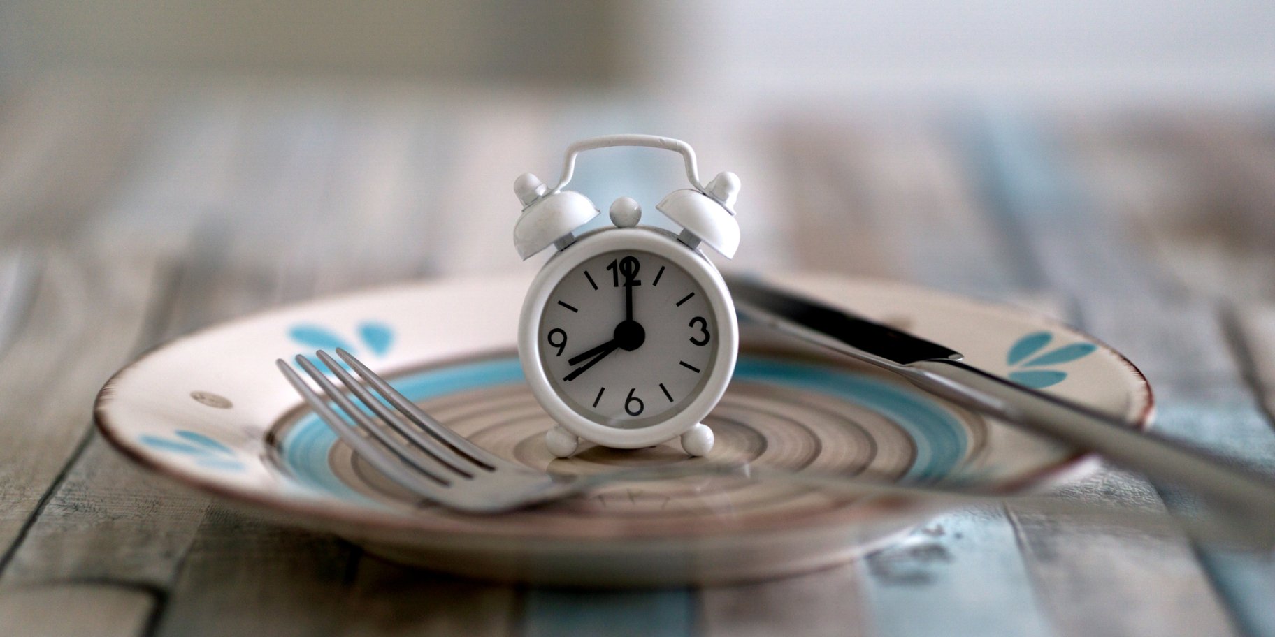 Міні-годинник на тарілці