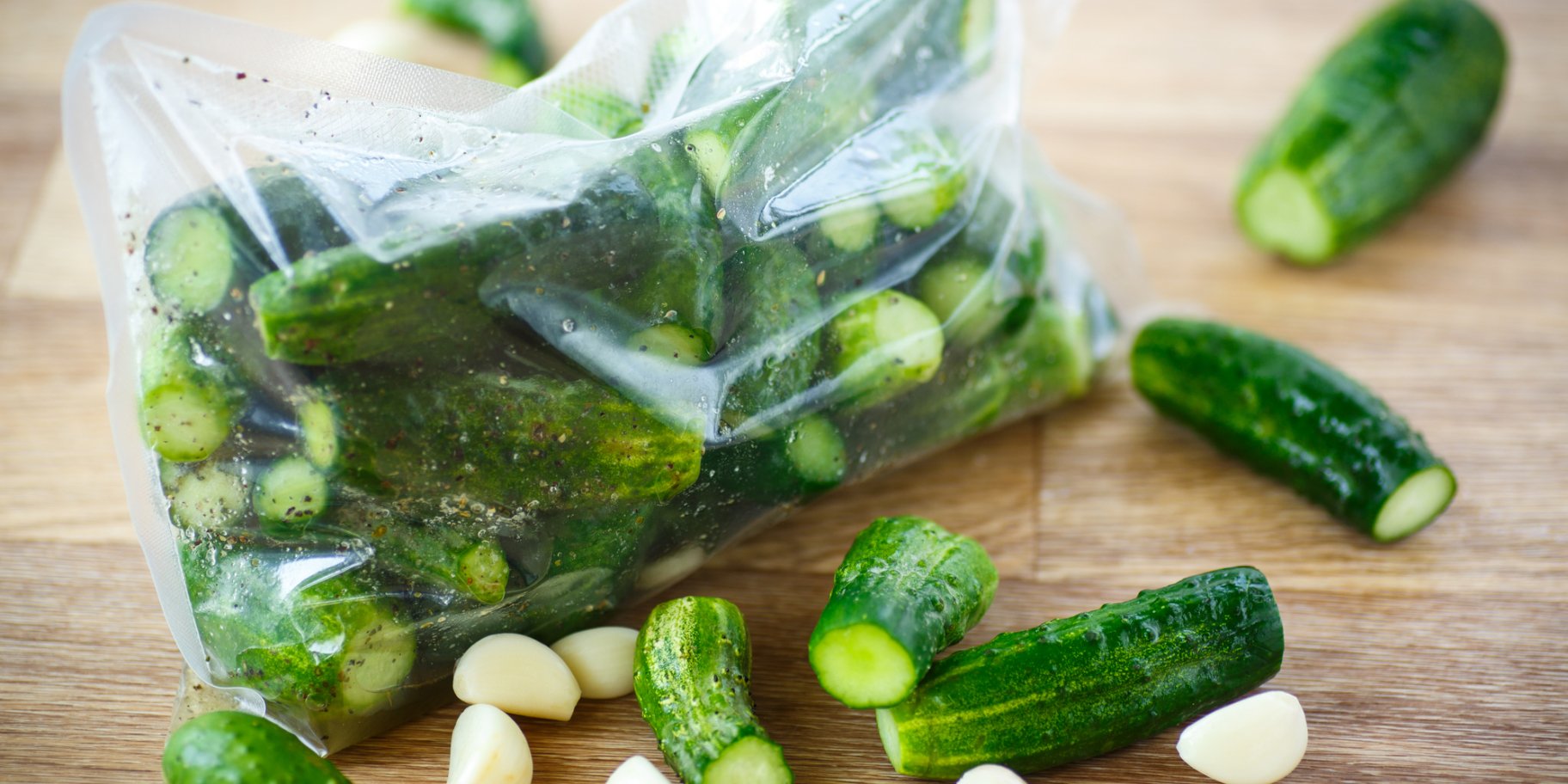 Быстрые малосольные огурцы в пакете