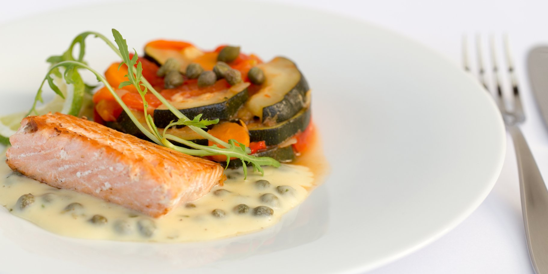 Філе камбали з каперсами і овочами