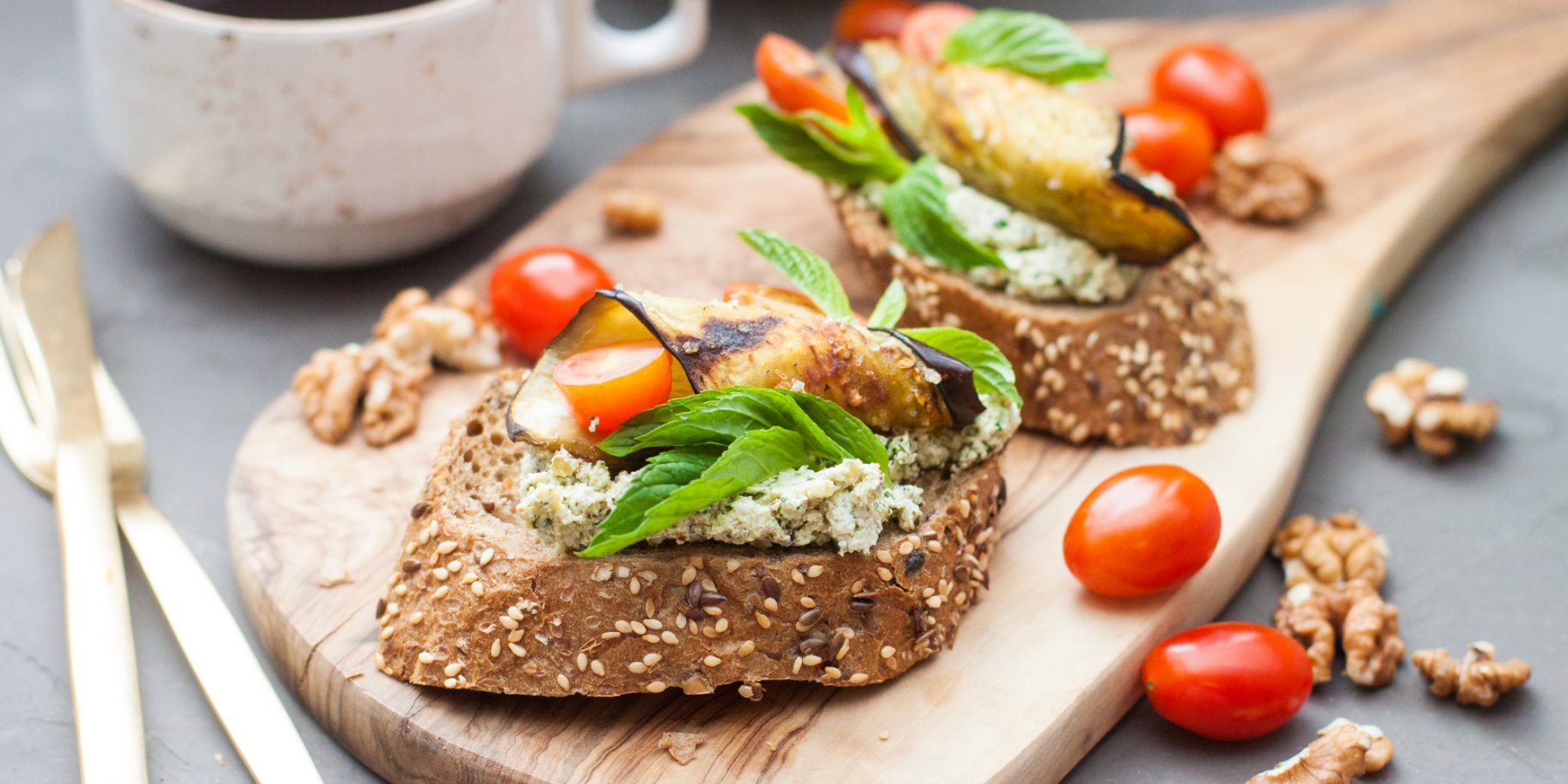 Брускета з баклажанами і сиром