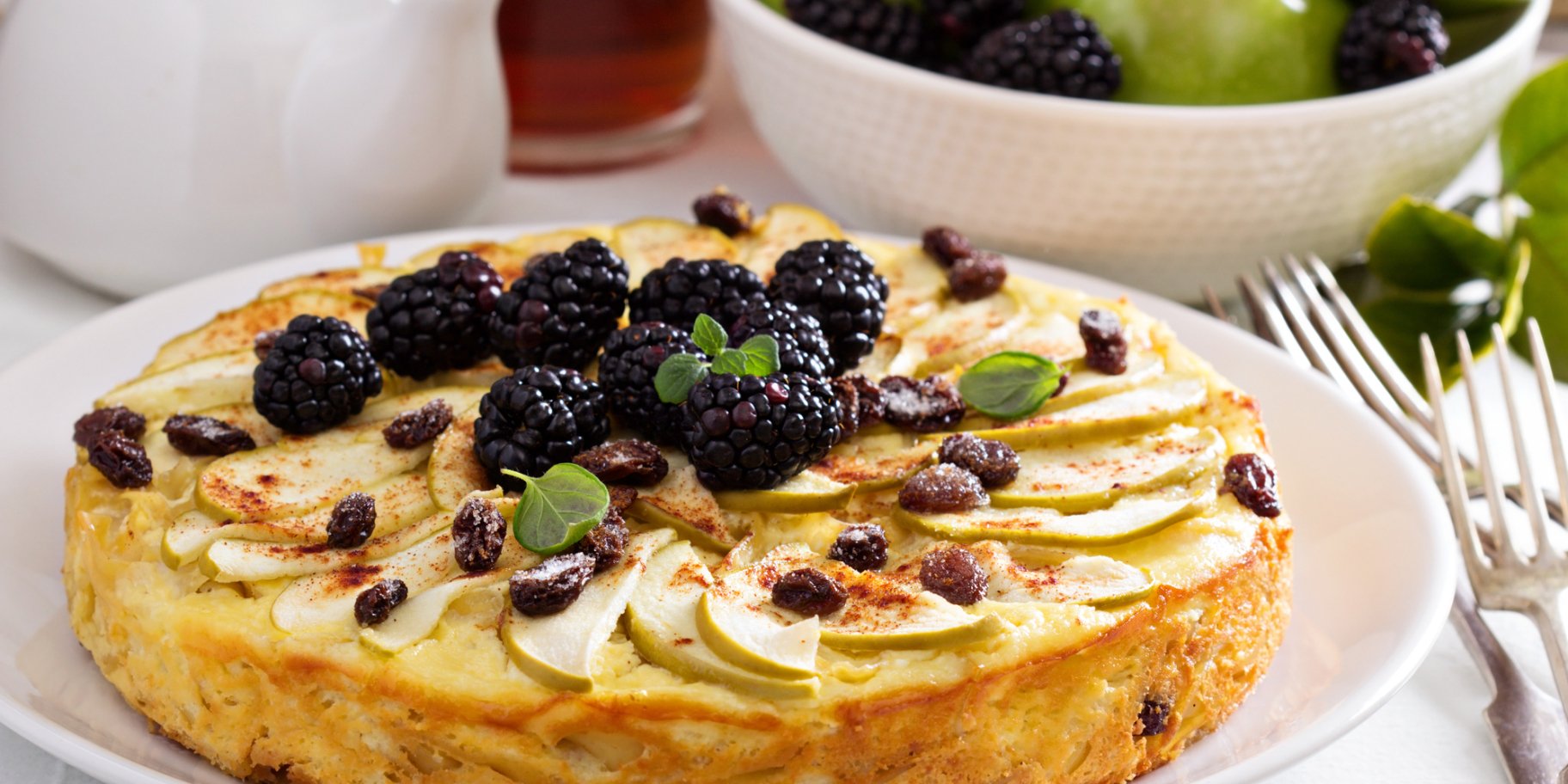 Макаронна запіканка з яблуками