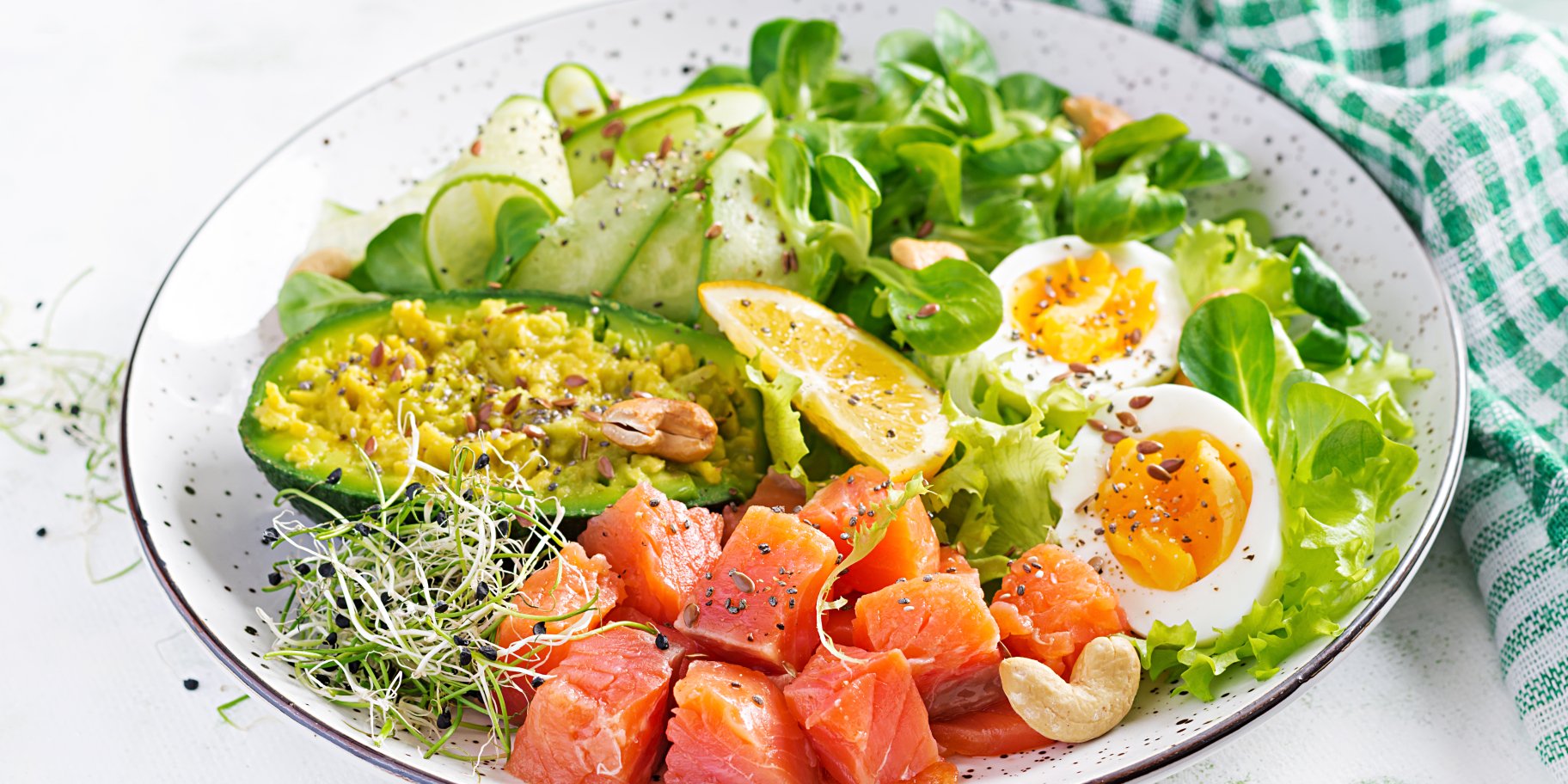 Тарілка з корисною їжею