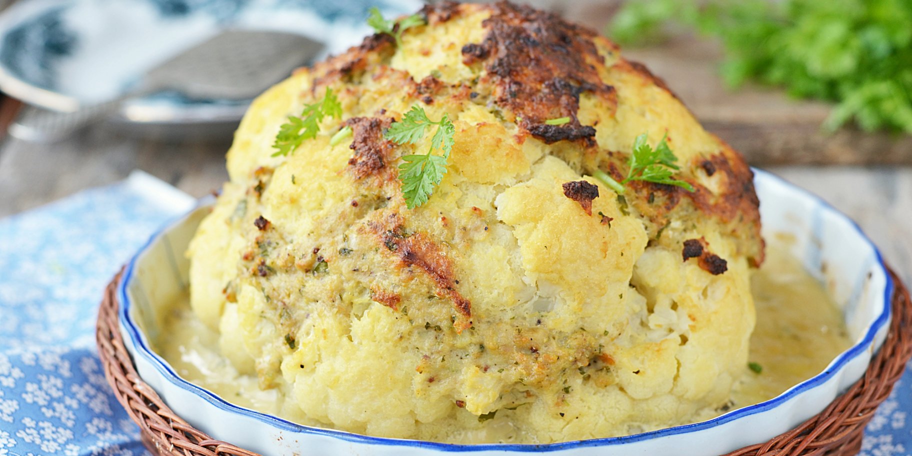 Запечена цвітна капуста з сирним соусом