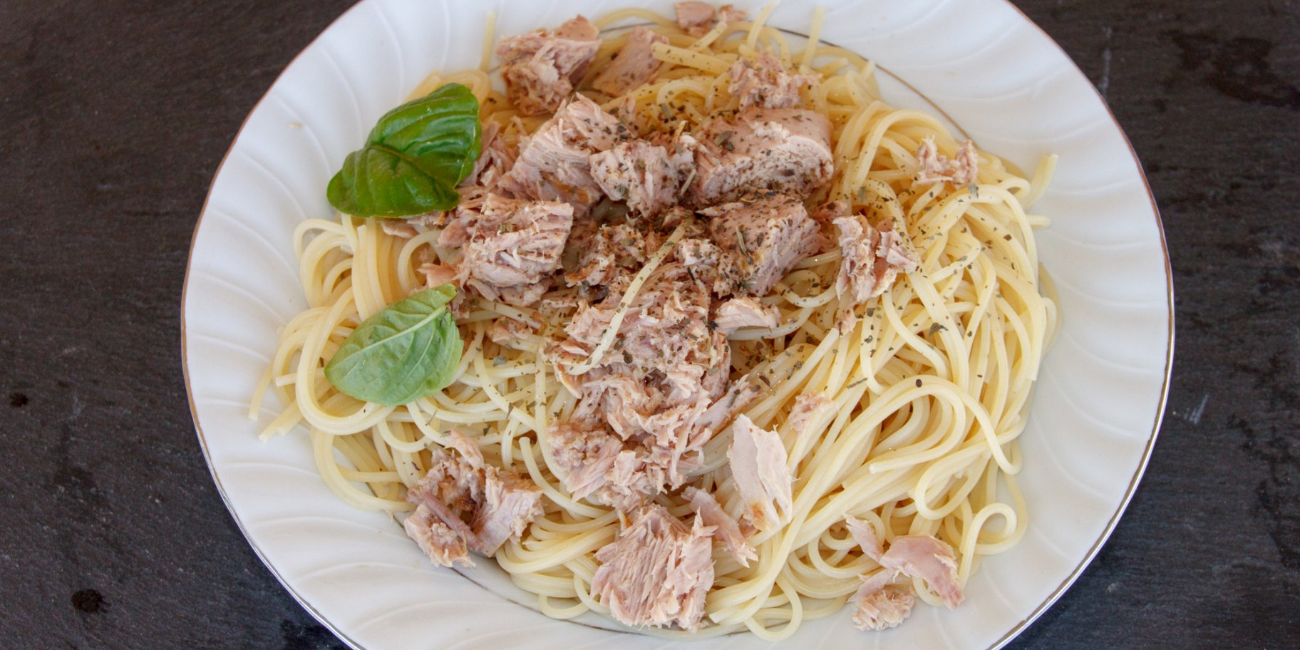 спагеті з тунцем