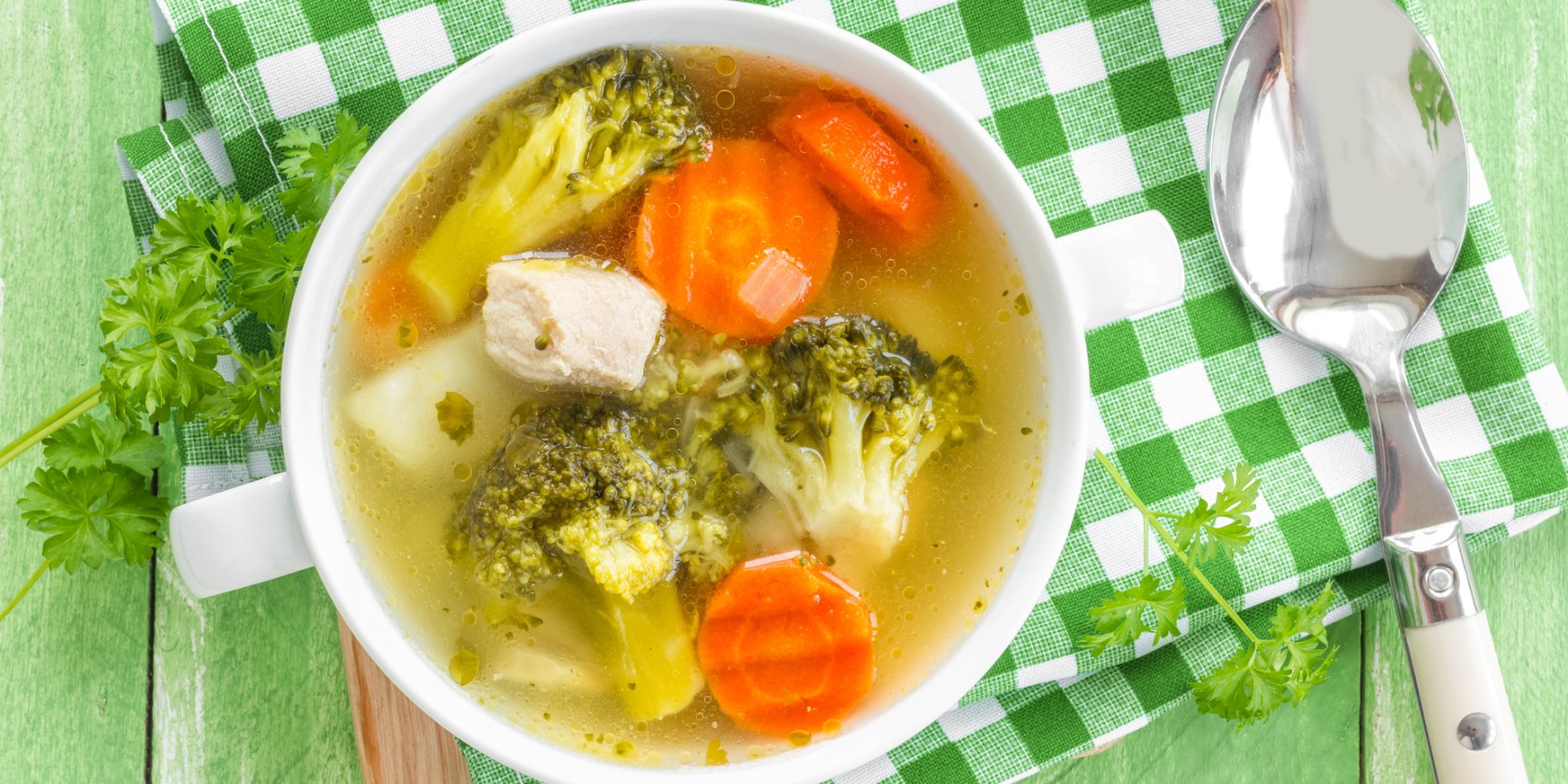 Курячий суп з молодих овочів