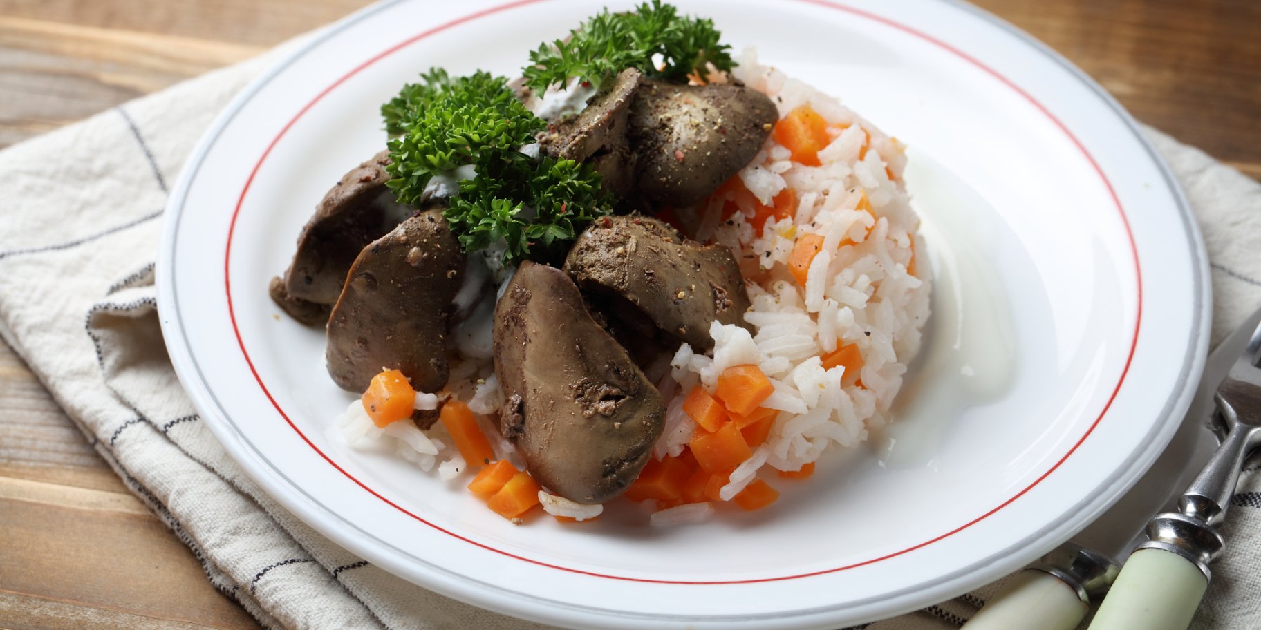 Куриная печень с рисом и овощами