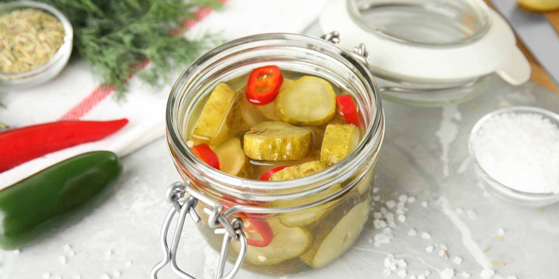 Консервований салат з огірків