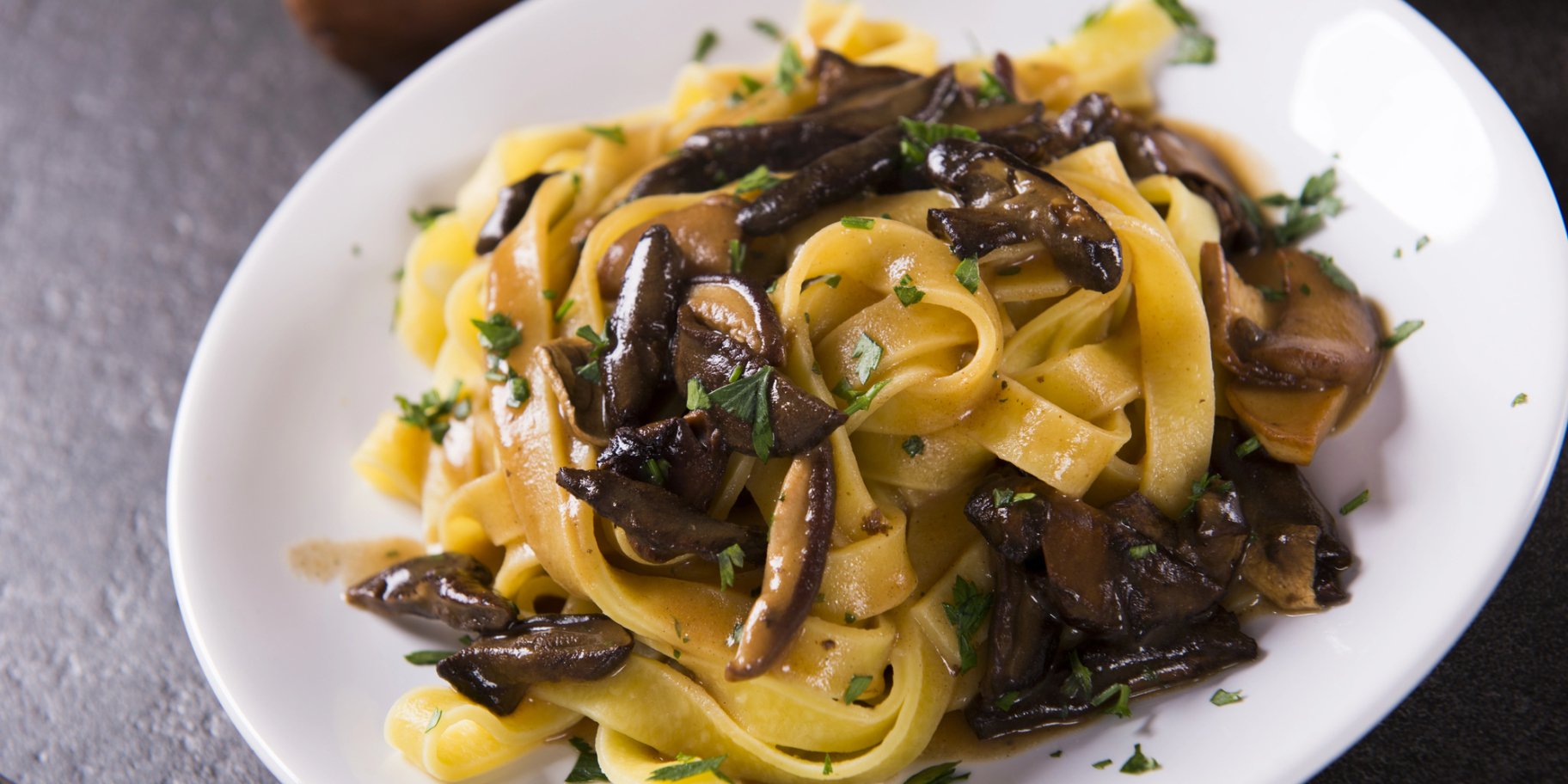 паста з лісовими грибами