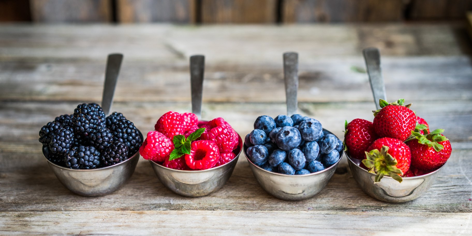 Ягоди на столі