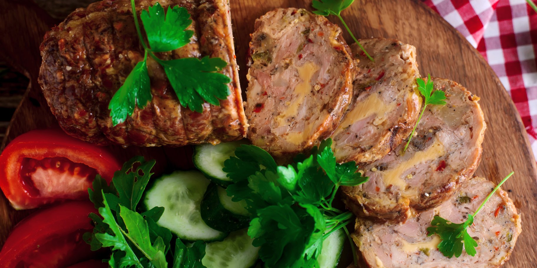 Мясной рулет с картофелем