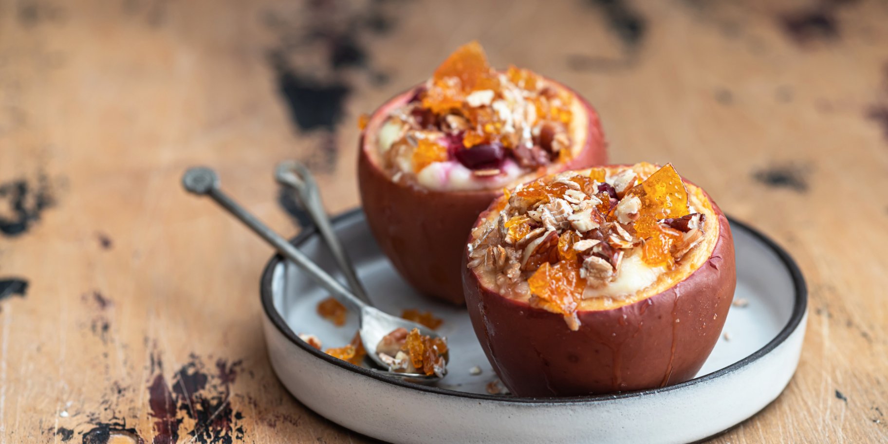 Запечені яблука з начинкою