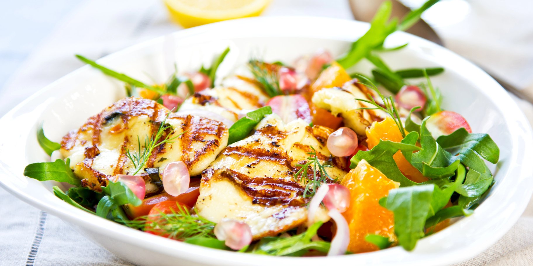 Салат з халумі, морквою та апельсинами