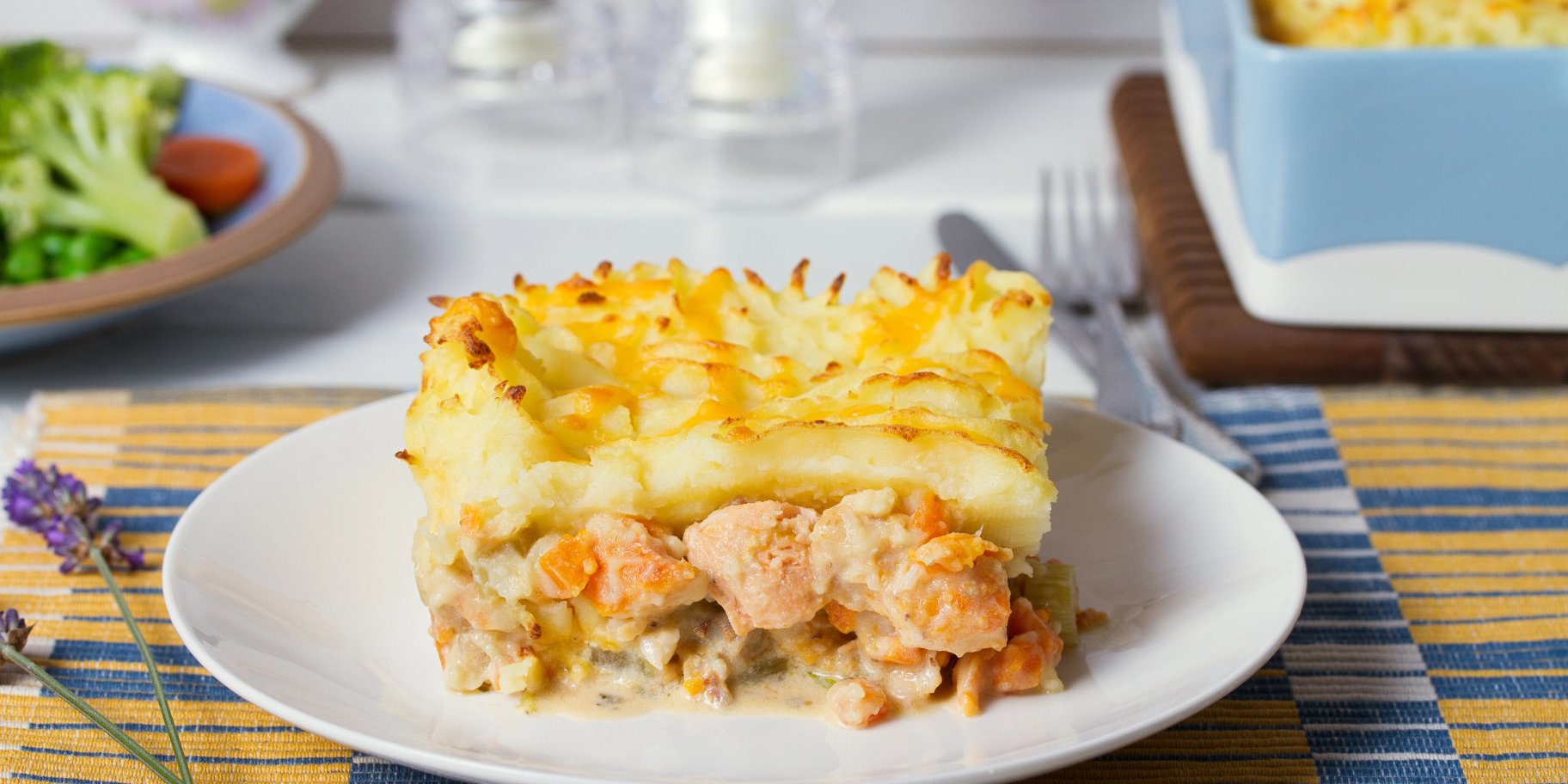 Пиріг із філе минтая та картоплі