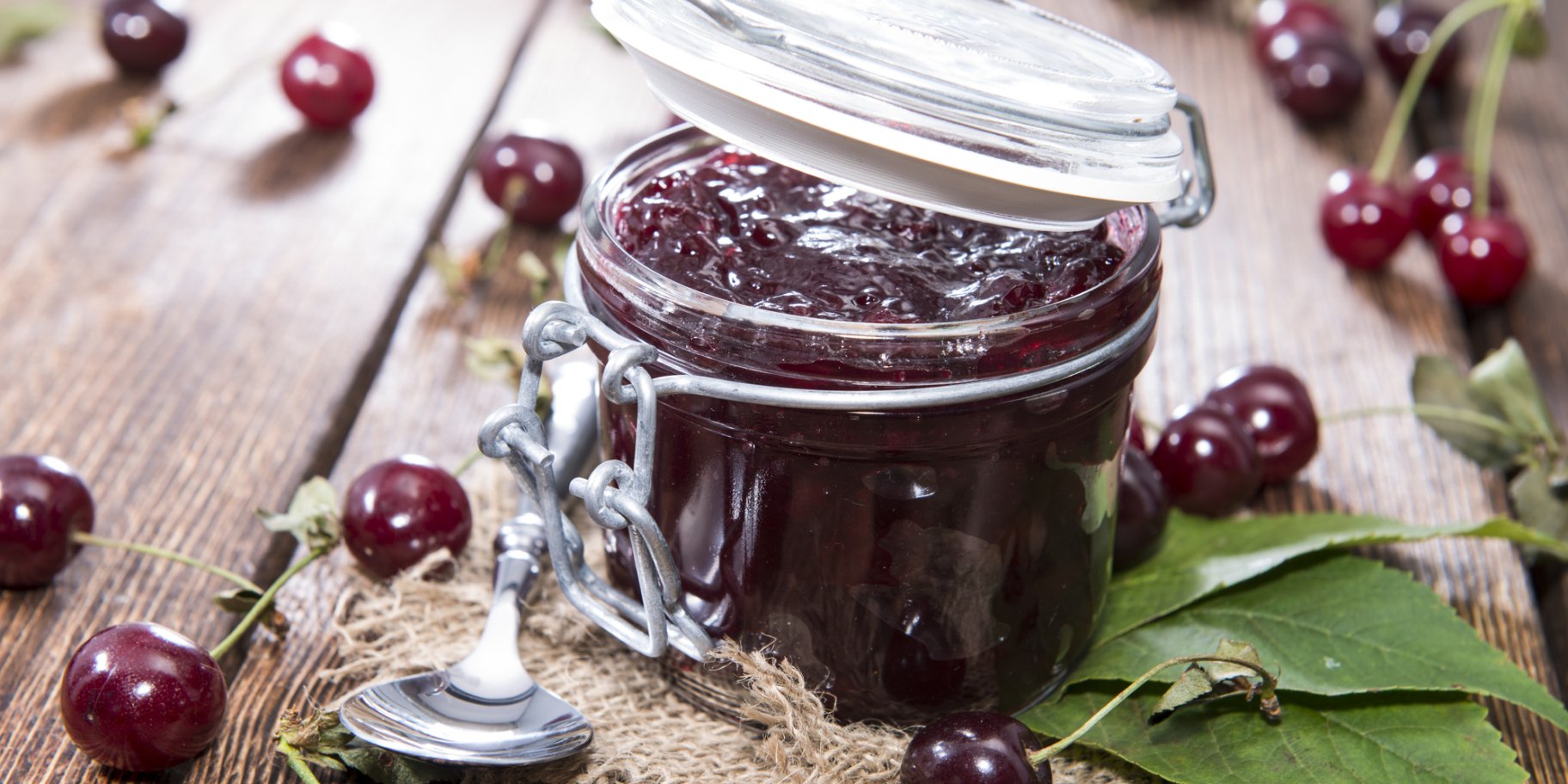 Вишни на сковороде