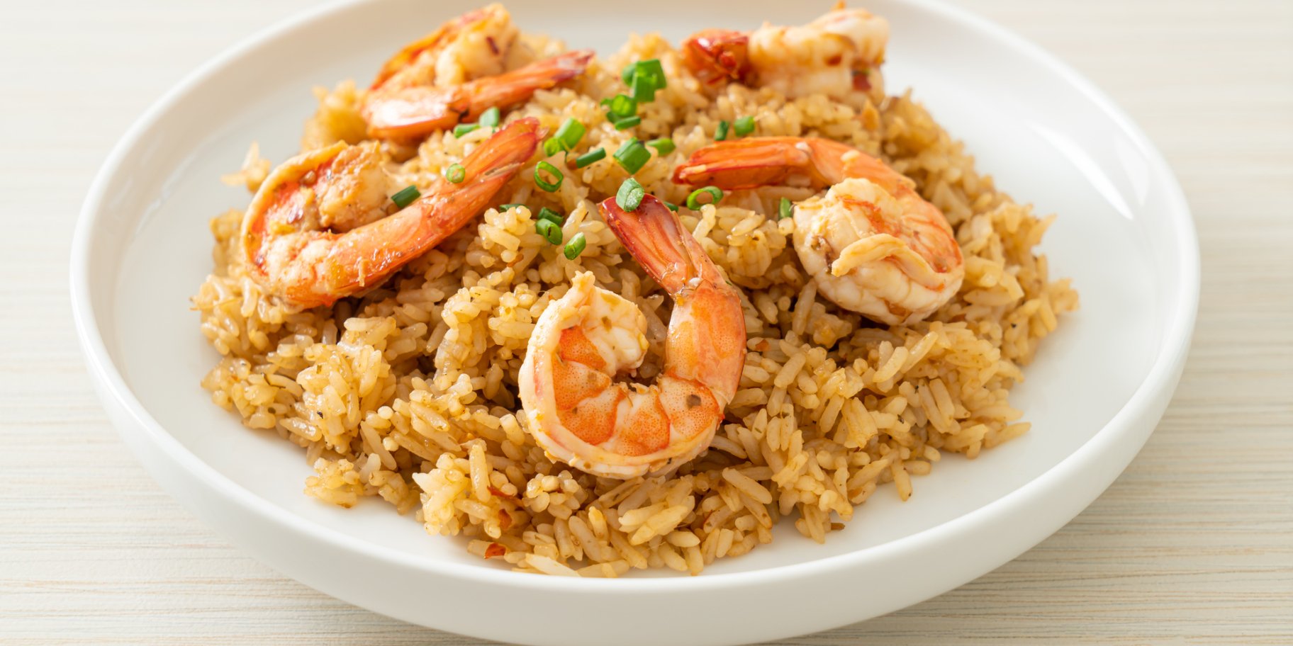 Смажений рис з креветками та соєвим соусом