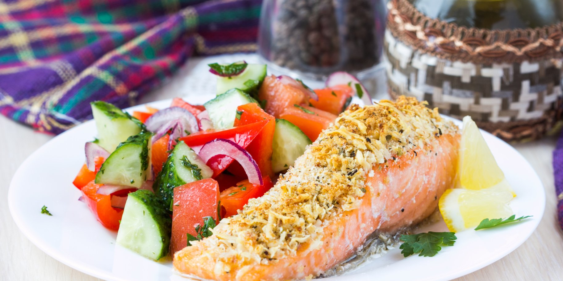 Лосось з горіхами