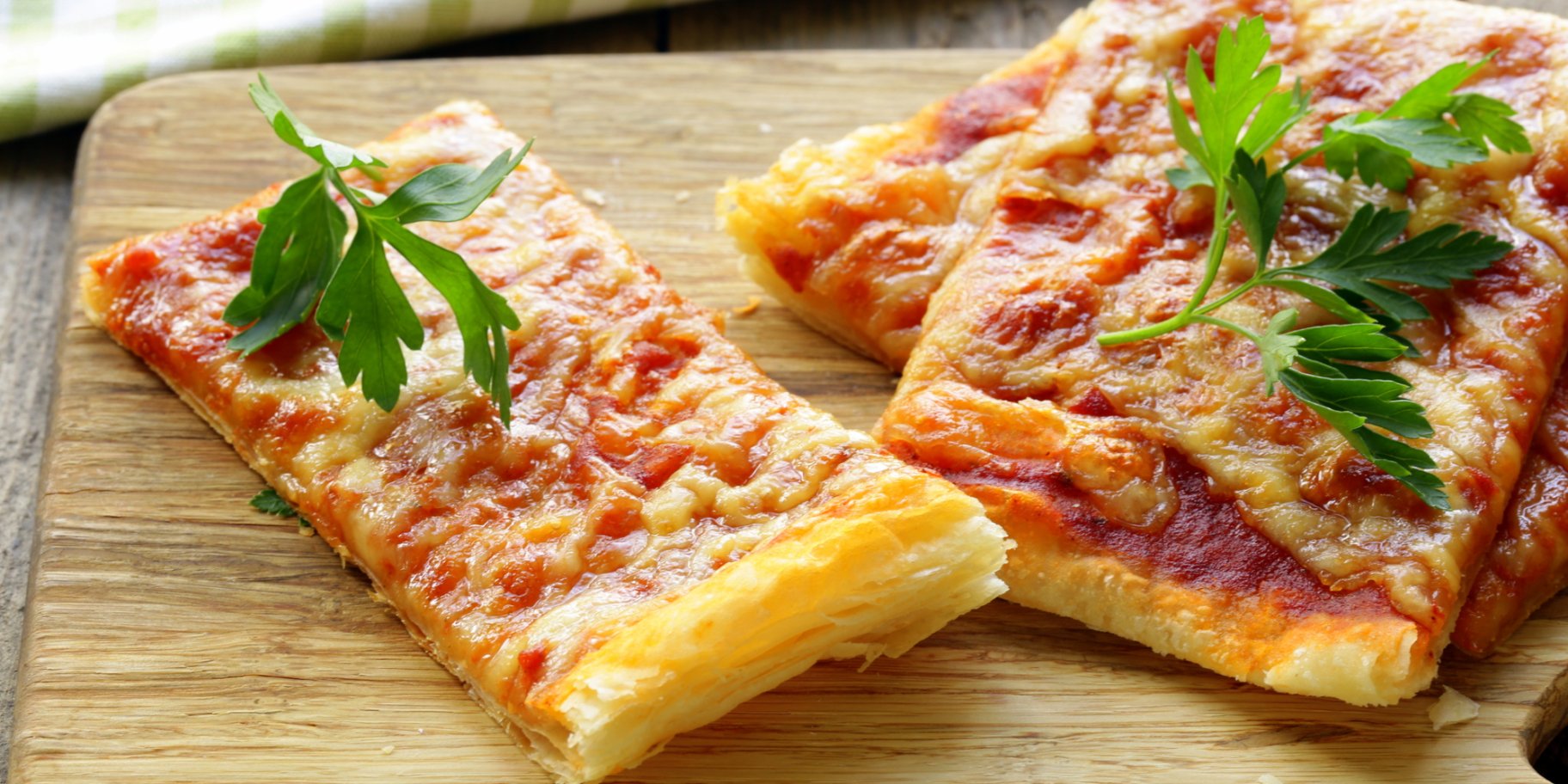 Мініпіци на листковому тісті