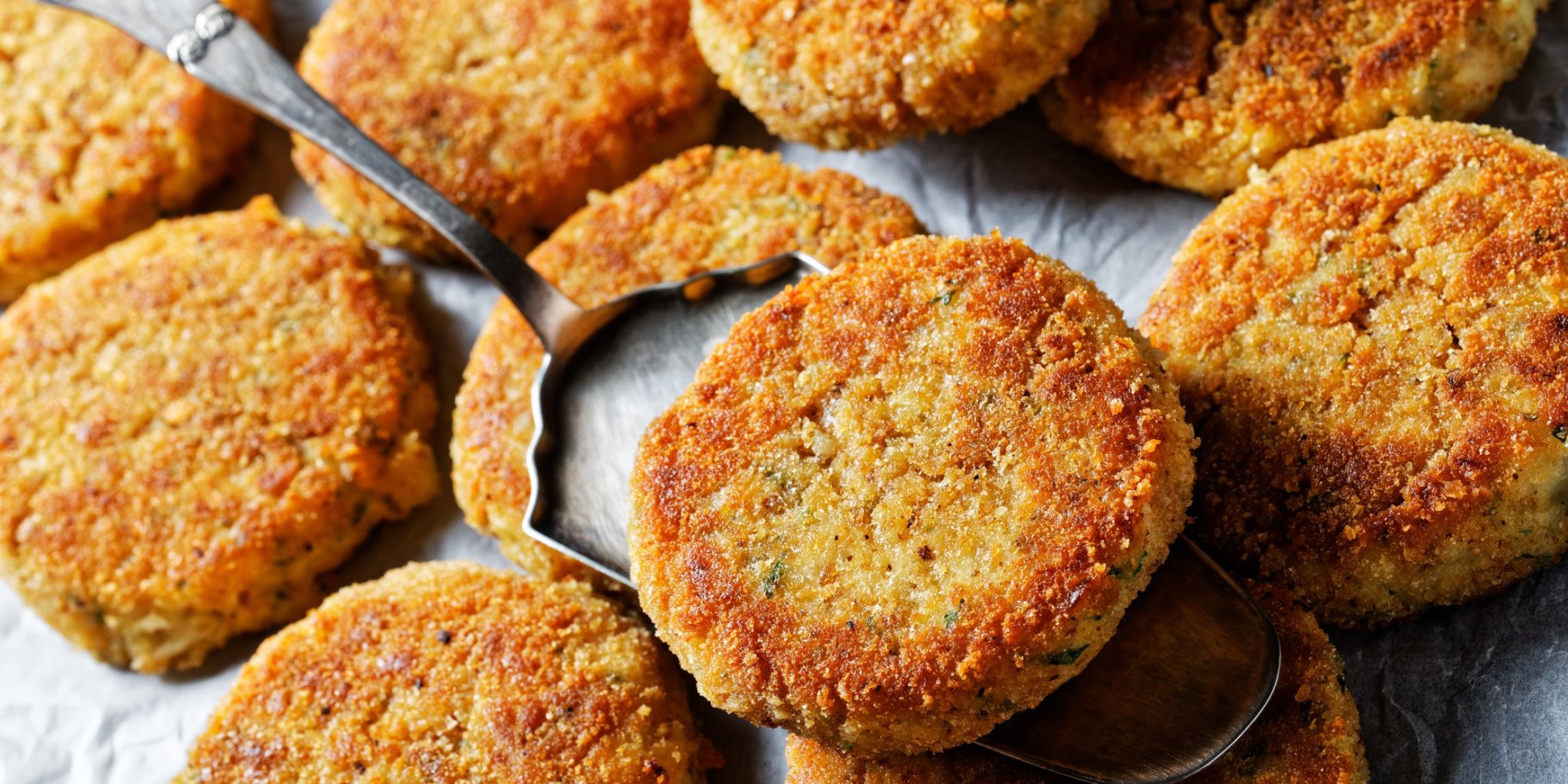 Рибні котлети на природі