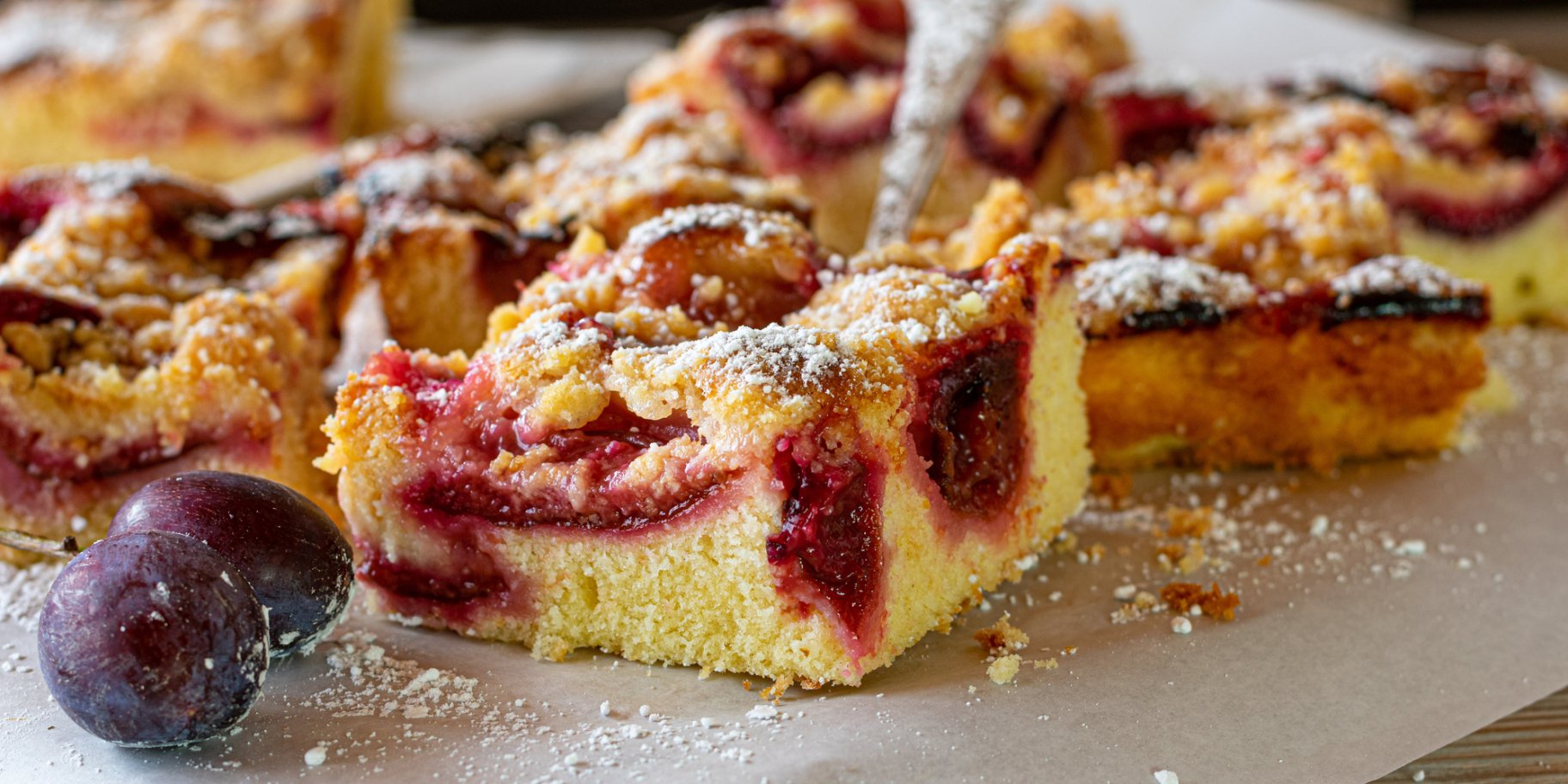 Коблер со сливами