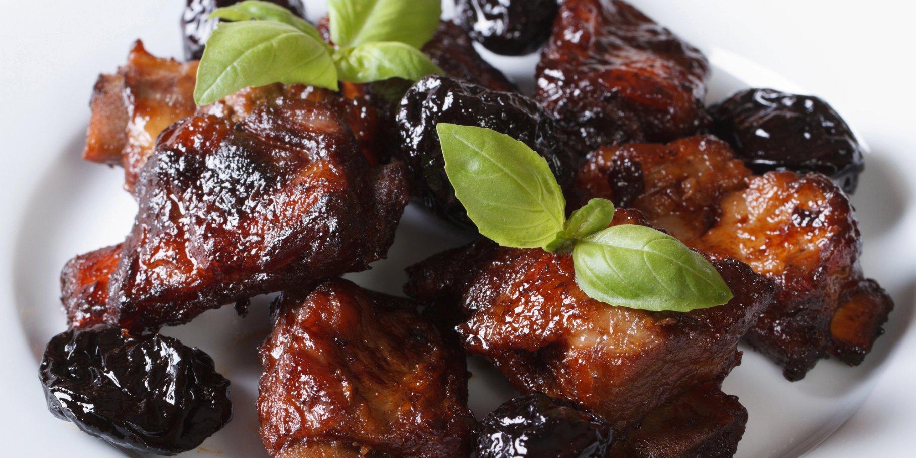 Ребра з чорносливом