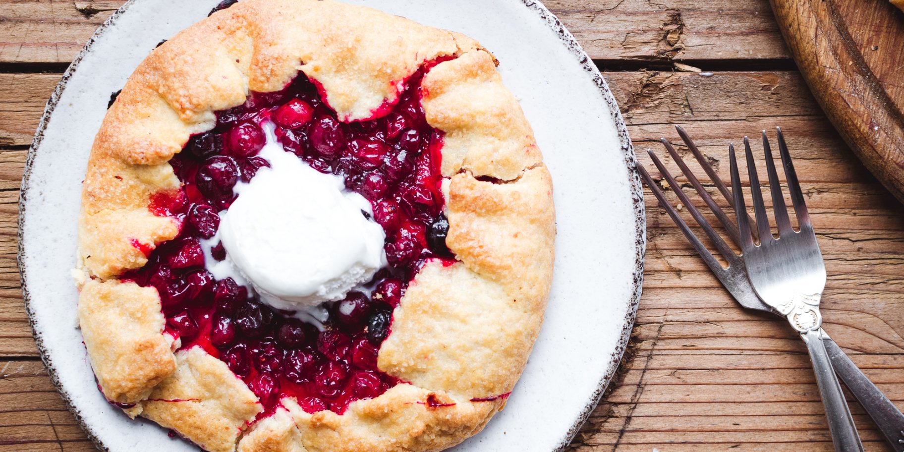 Галета з журавлиною і морозивом