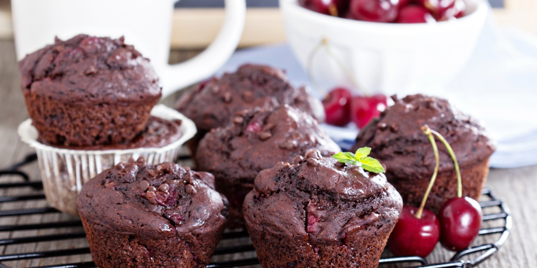 Шоколадно-кофейные маффины с вишнями