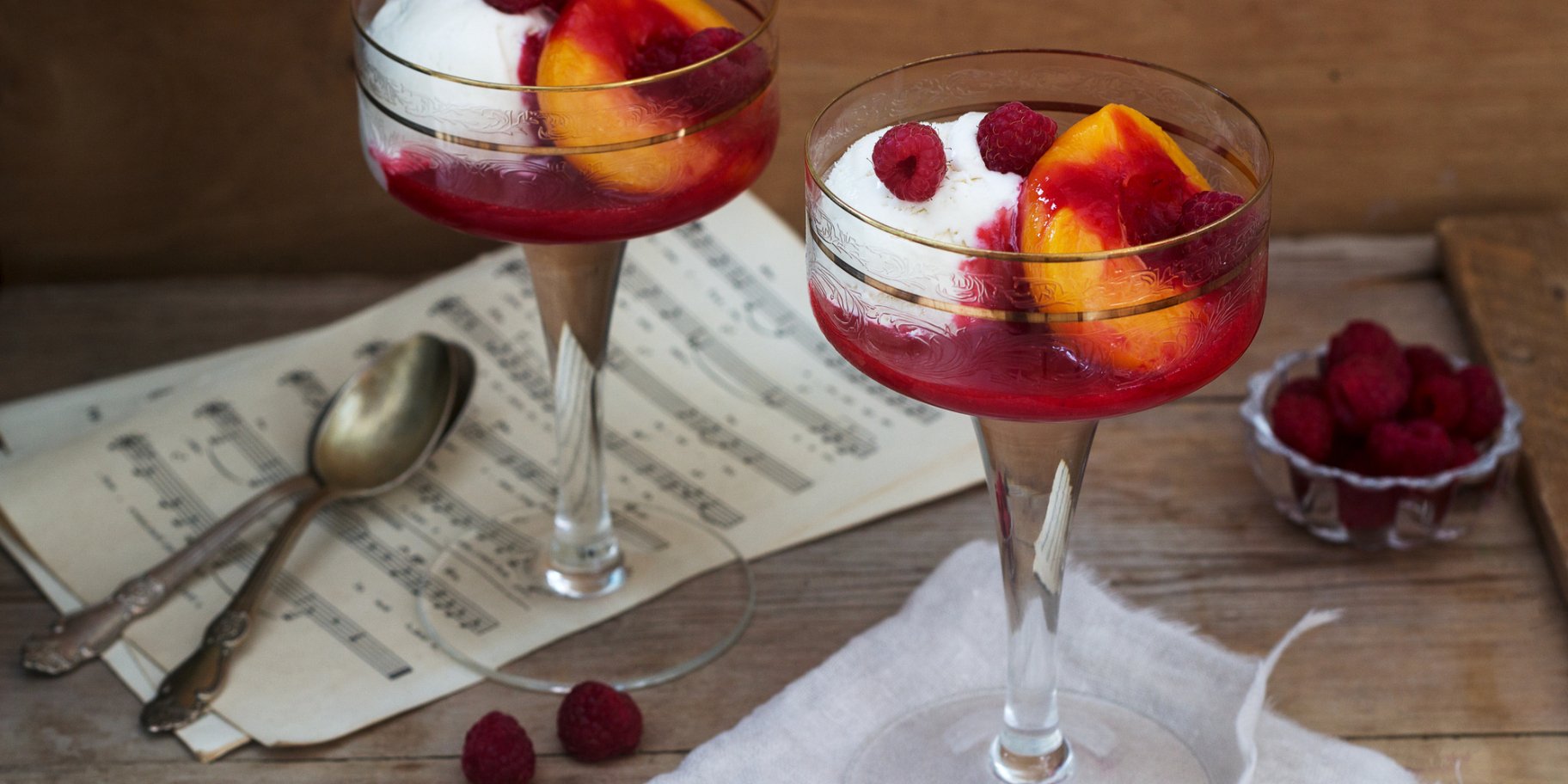 Десерт “Персик Мельба”