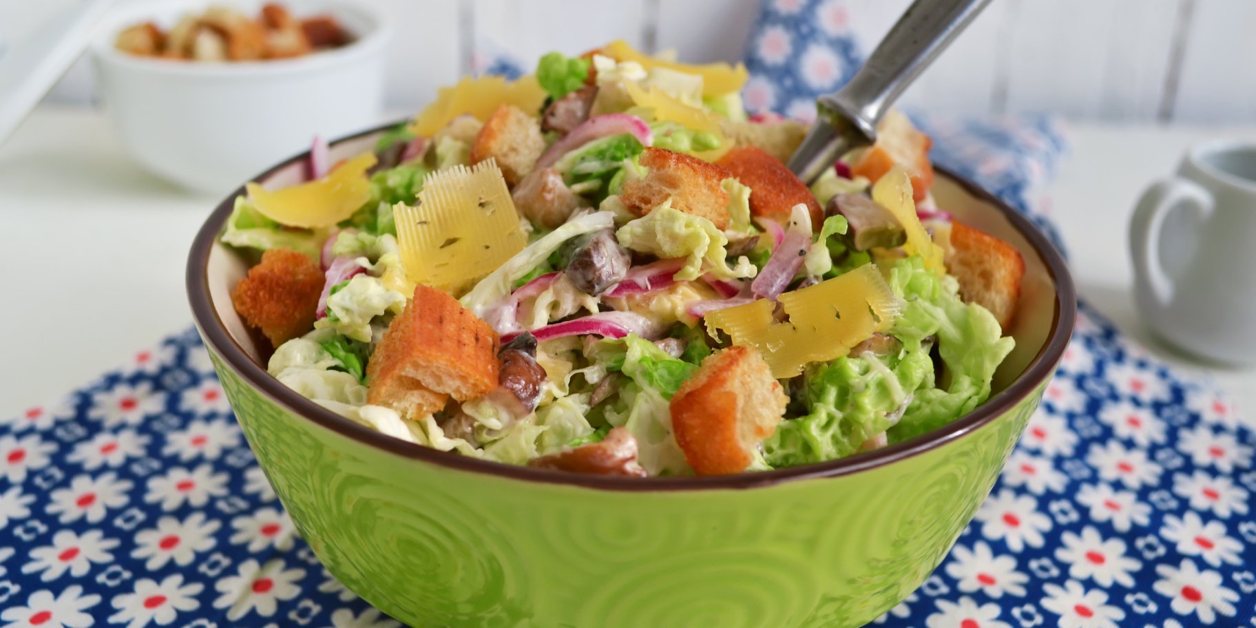 Салат с пекинской капустой и курицей