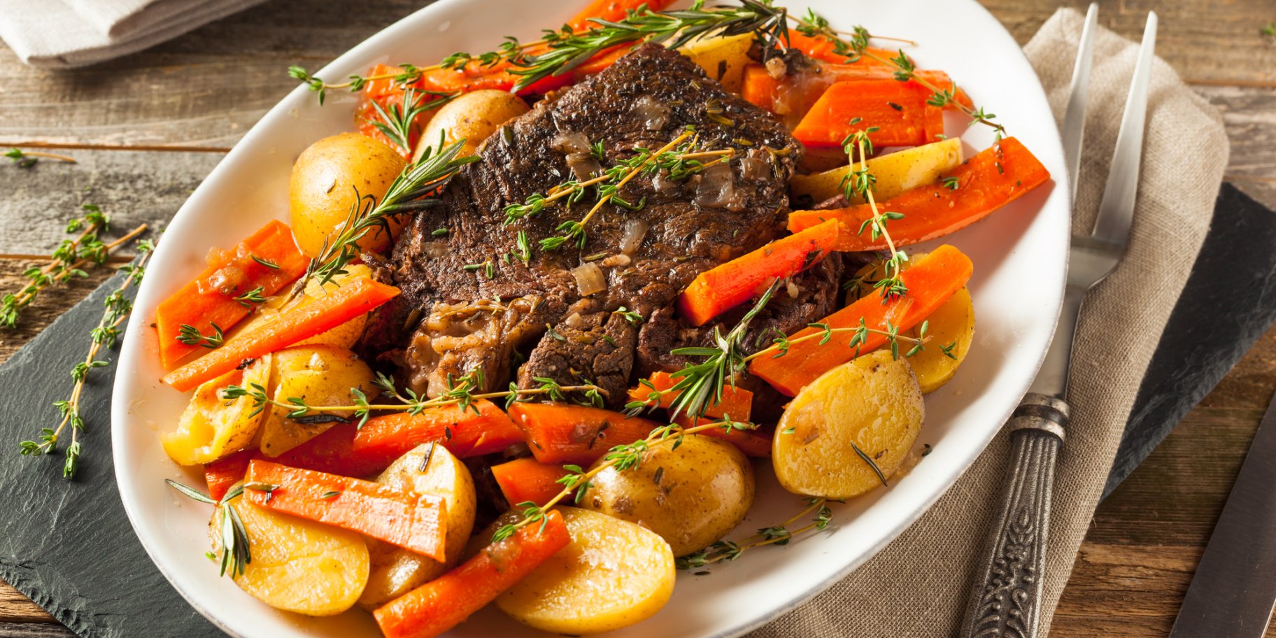 Ростбіф з цибулевим соусом