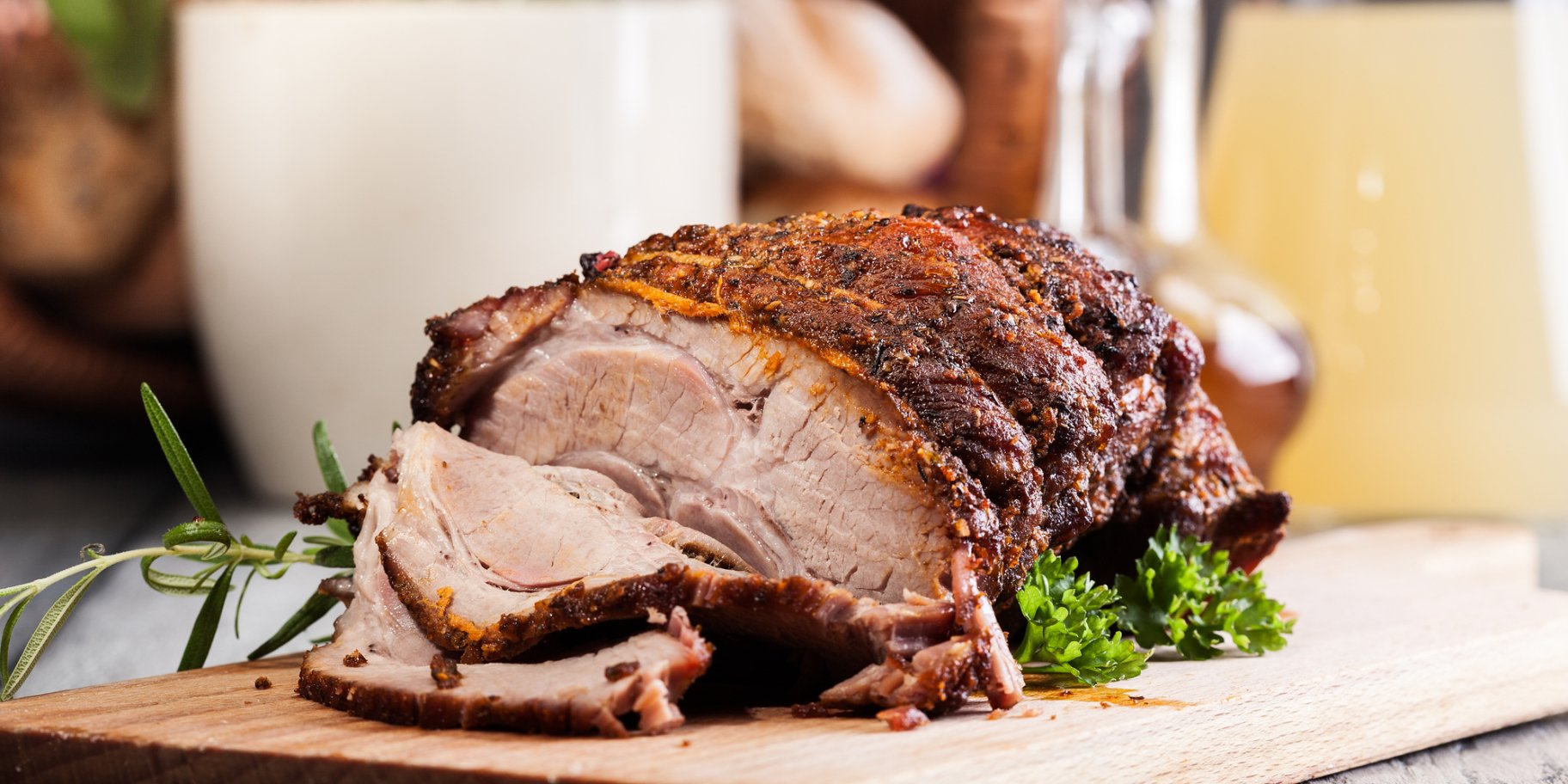 Запечена свиняча лопатка