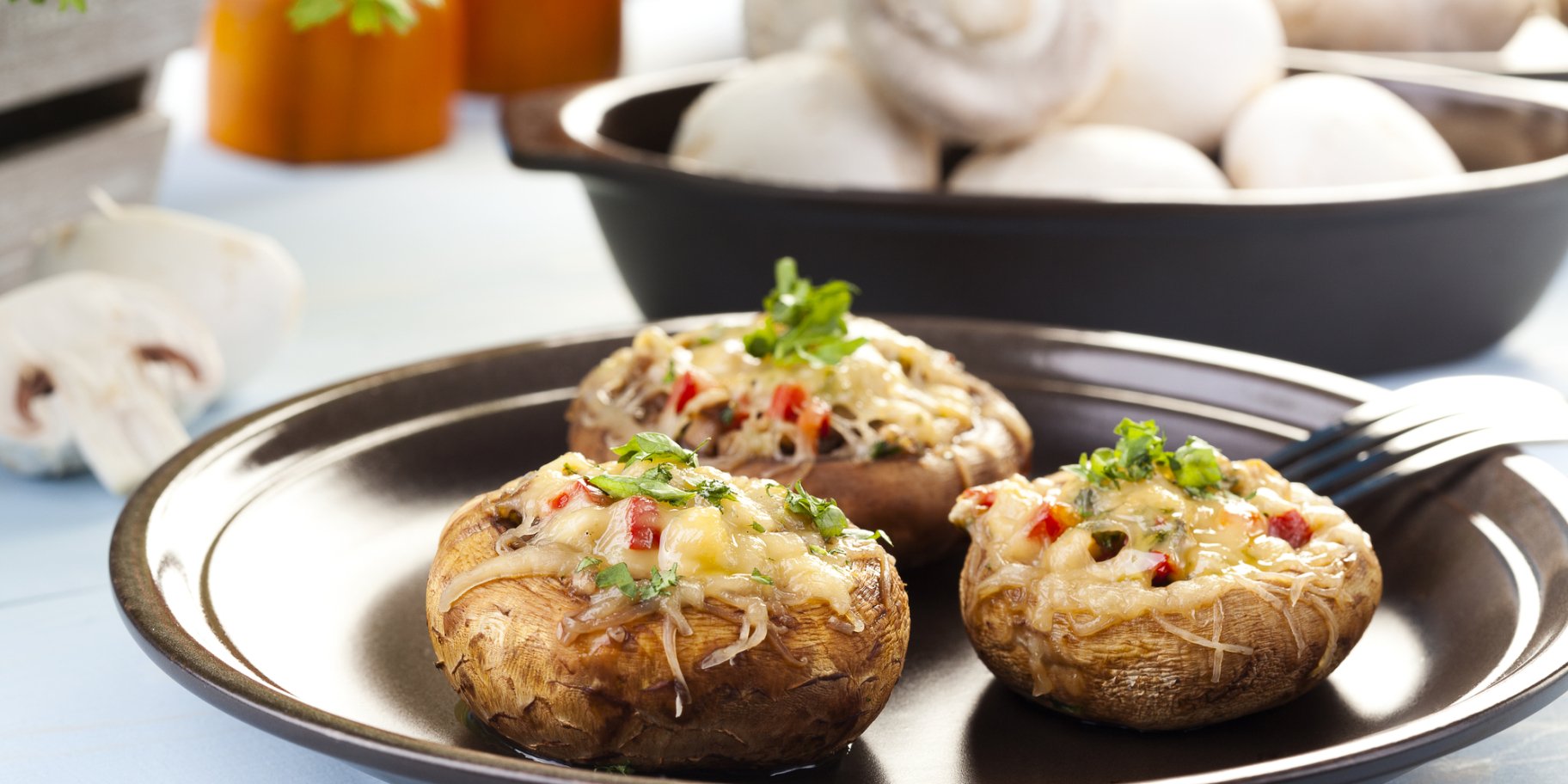 Грибні капелюшки з сосисками