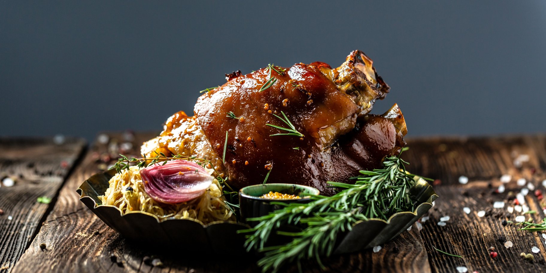 Різдвяна свиняча рулька