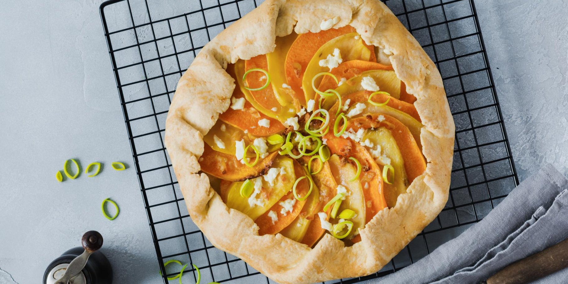 Пикантный пирог с картофелем и тыквой