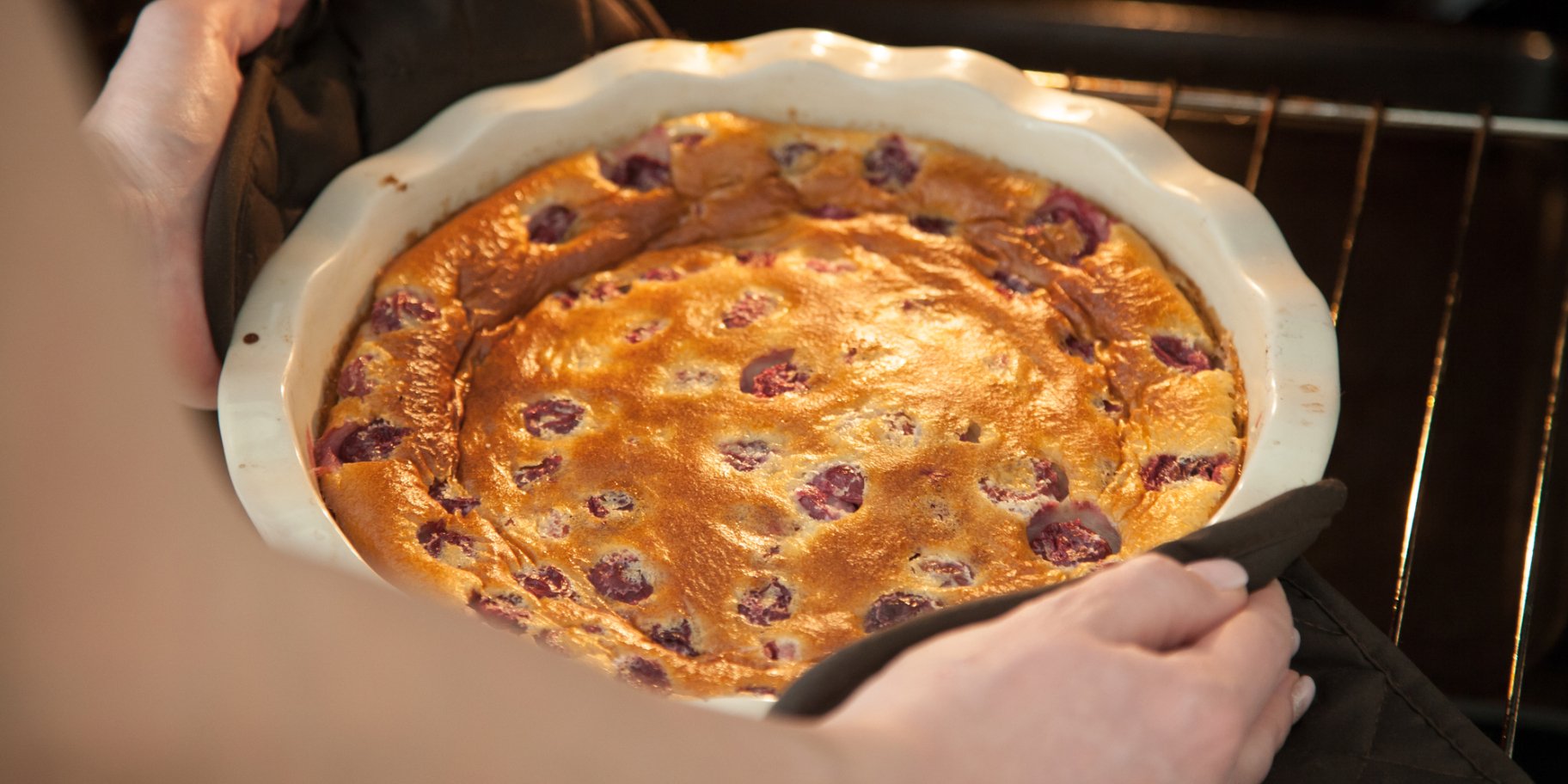 Панкейк з вишнями в духовці